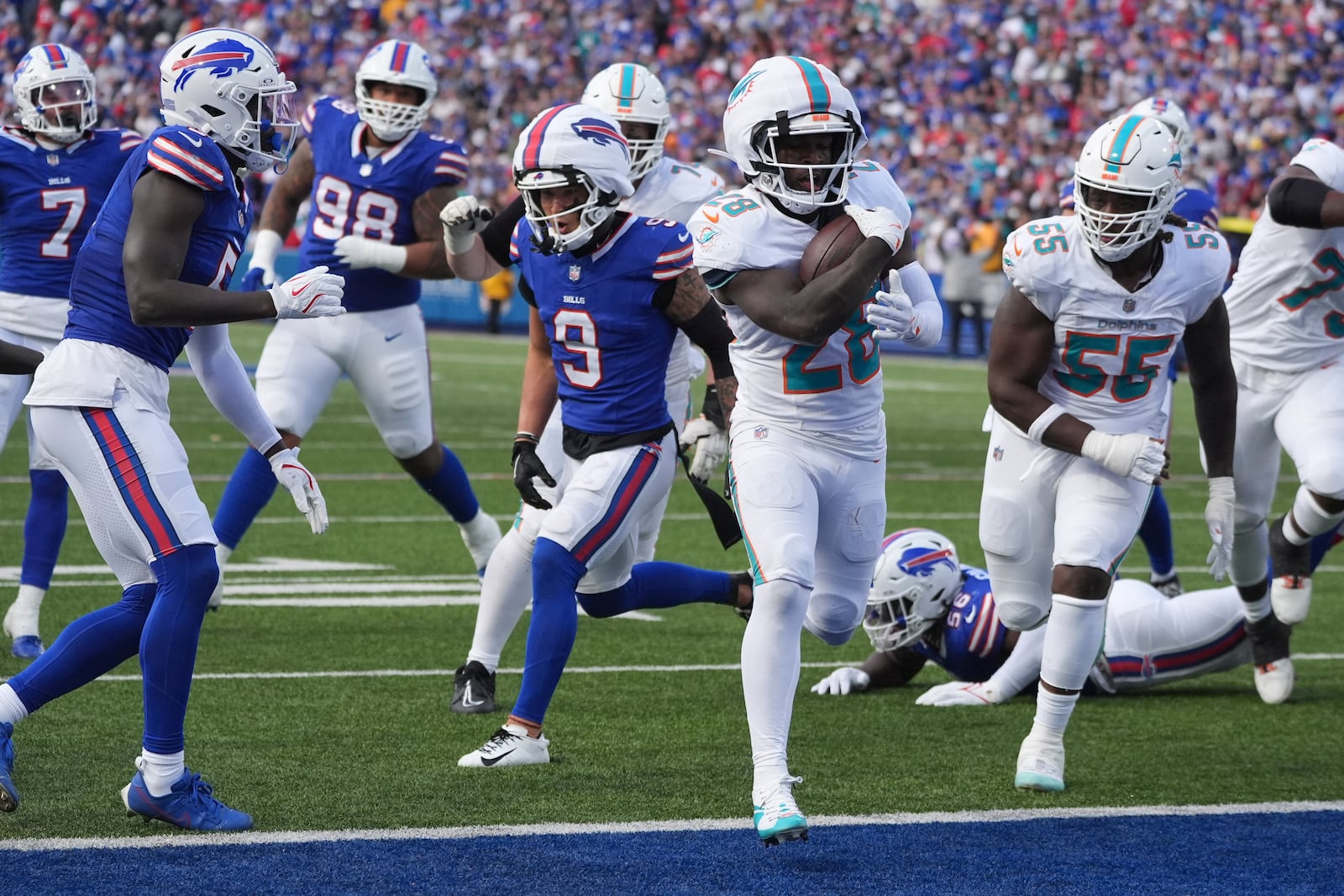 Miami Dolphins running back De'Von Achane (28) runs to score a touchdown during the second half of an NFL football game against the Buffalo Bills, Sunday, Nov. 3, 2024, in Orchard Park, N.Y. (AP Photo/Gene Puskar)