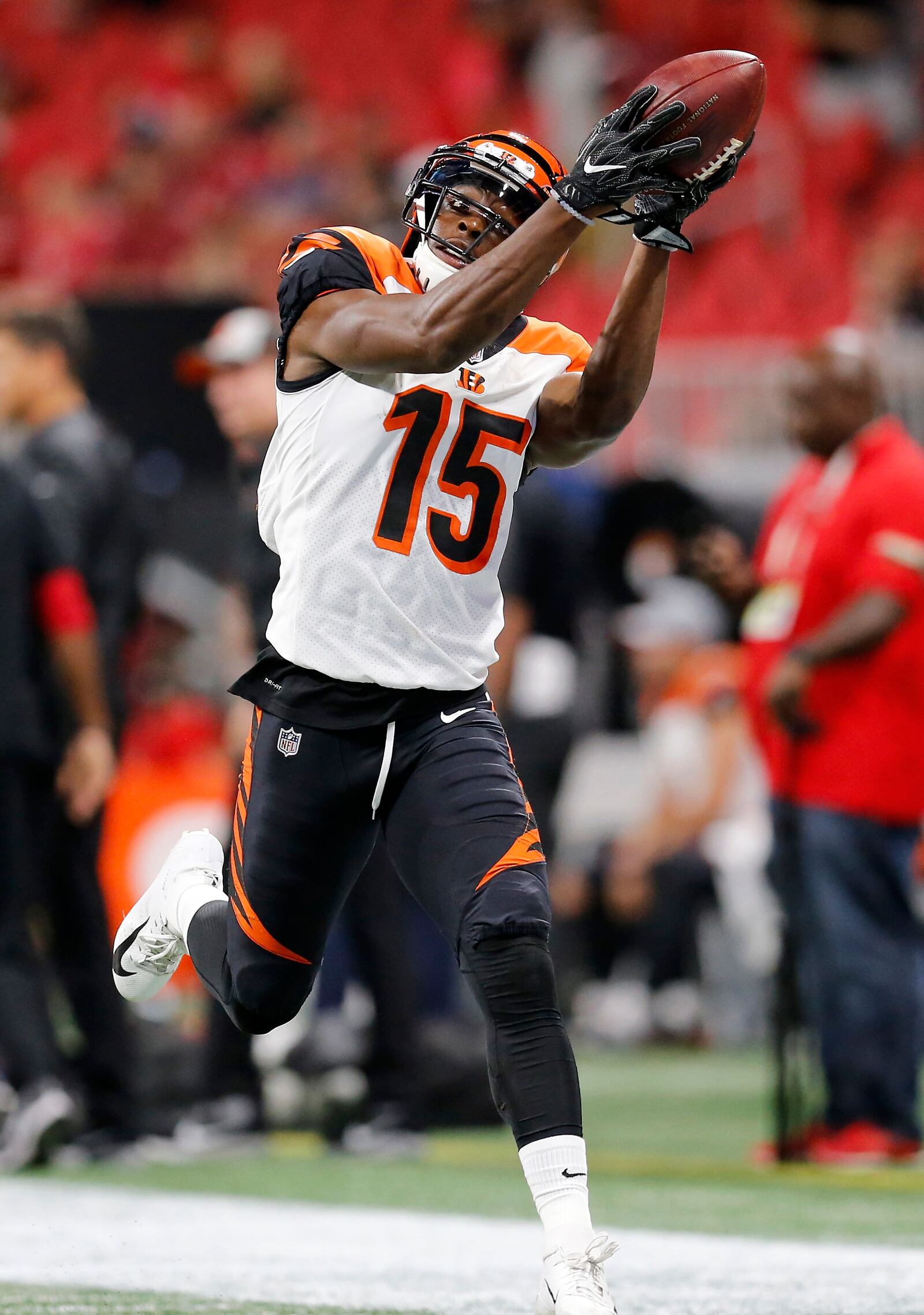 Cincinnati Bengals wide receiver John Ross (15) makes a catch during warmups before the NFL Week 5 game between the Atlanta Falcons and the Cincinnati Bengals at Mercedes-Benz Stadium in Atlanta on Sunday, Sept. 30, 2018.