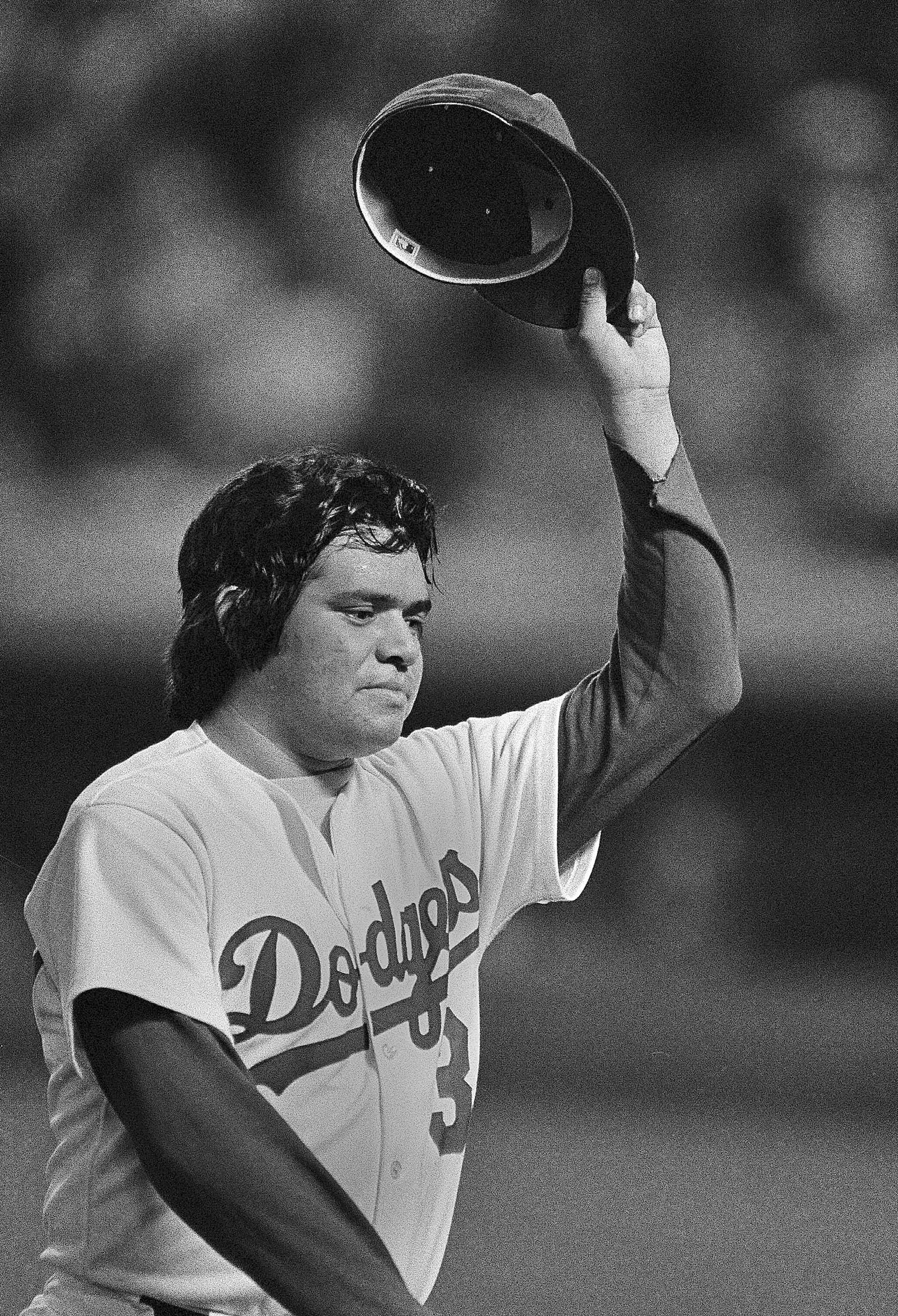 FILE - Los Angeles Dodger pitching sensation Fernando Valenzuela tips his hat to the crowd celebrating his equaling the major league record of eight shutouts by a rookie during a baseball game against the Atlanta Braves, Sept. 18, 1981, in Los Angeles. Fernando Valenzuela, the Mexican-born phenom for the Los Angeles Dodgers who inspired “Fernandomania” while winning the NL Cy Young Award and Rookie of the Year in 1981, has died Tuesday, Oct. 22, 2024.(AP Photo/Molenhouse, File)