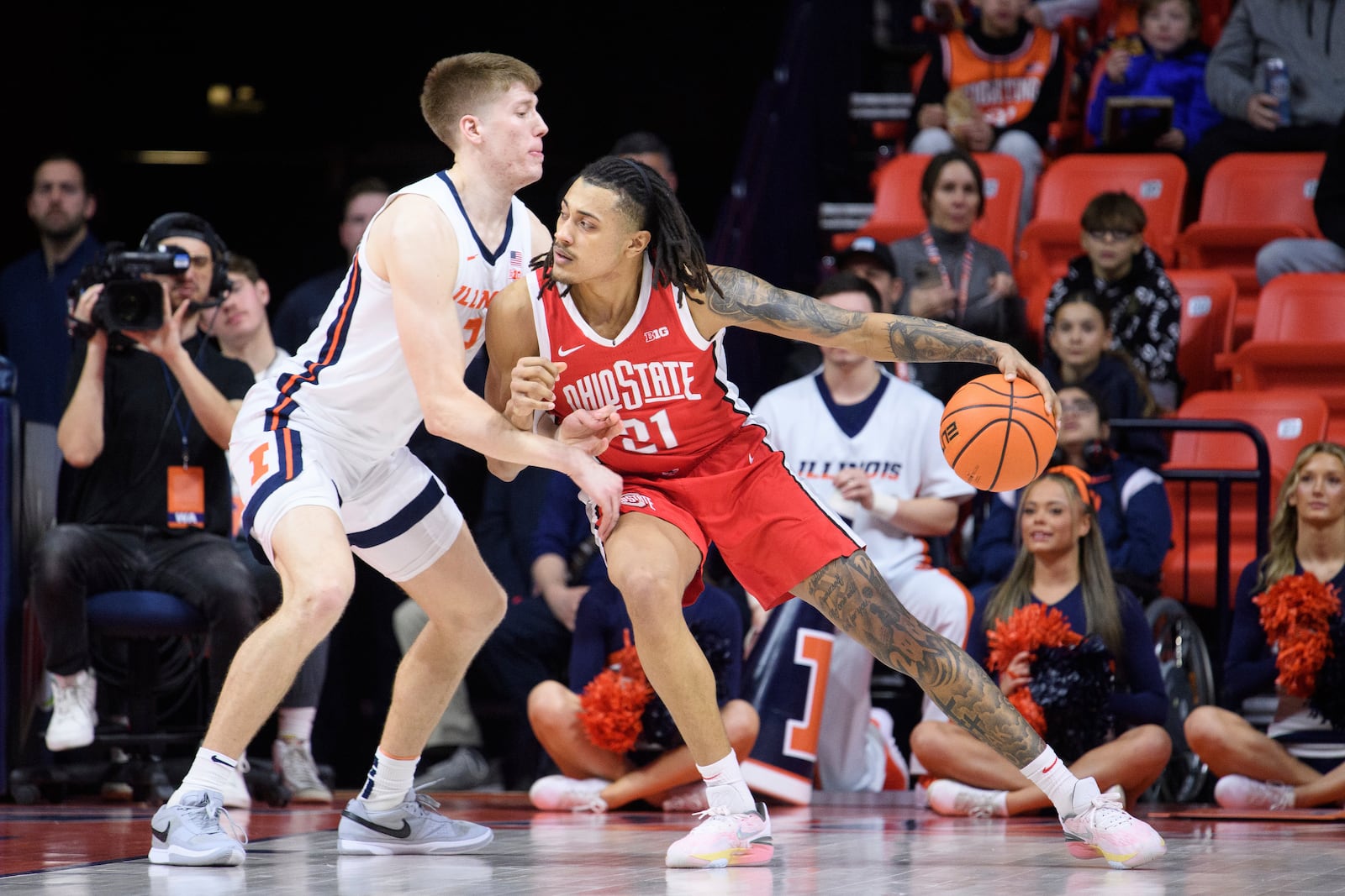 Ohio State's Devin Royal, right, works for position against Illinois' Ben Humrichous, left, during the first half of an NCAA college basketball game Sunday, Feb. 2, 2025, in Champaign, Ill. (AP Photo/Craig Pessman)