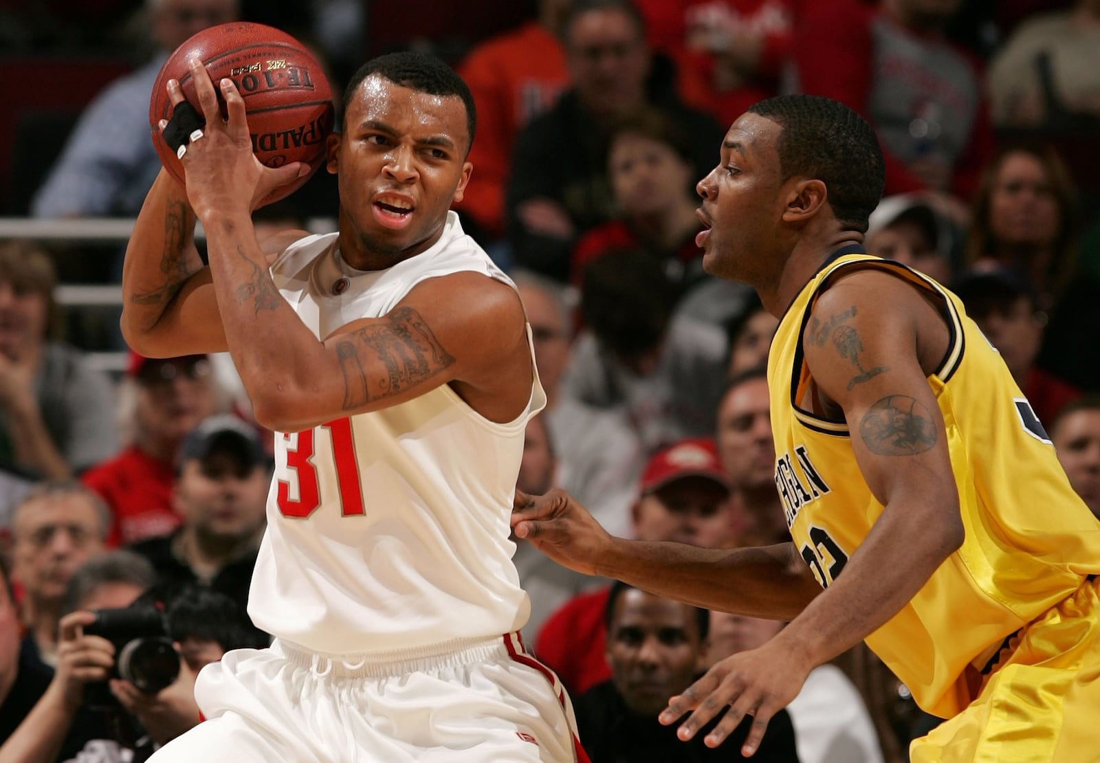 CHICAGO - MARCH 09: Daequan Cook #31 of the Ohio State Buckeyes looks to pass against Lester Abram #32 of the Michigan Wolverines during the quarterfinals of the Big Ten Men’s Basketball Conference Tournament March 9, 2007 at the United Center in Chicago, Illinois. (Photo by Jonathan Daniel/Getty Images)