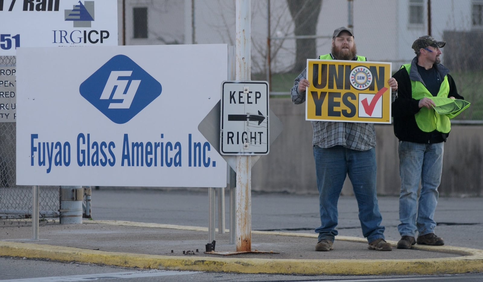 United Auto Workers were spotted picketing the Fuyao Glass America plant in Moraine Thursday. A UAW president said Thursday the union wants to organize the plant. MARSHALL GORBY/STAFF