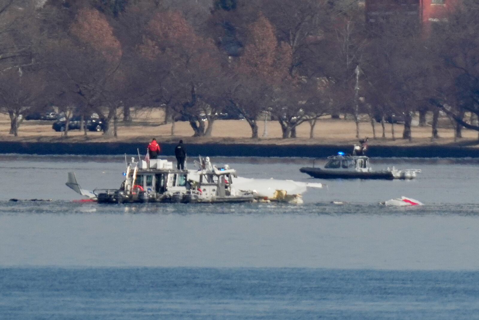 Search and rescue efforts are seen around a wreckage site in the Potomac River from Ronald Reagan Washington National Airport, early Thursday morning, Jan. 30, 2025, in Arlington, Va. (AP Photo/Carolyn Kaster)