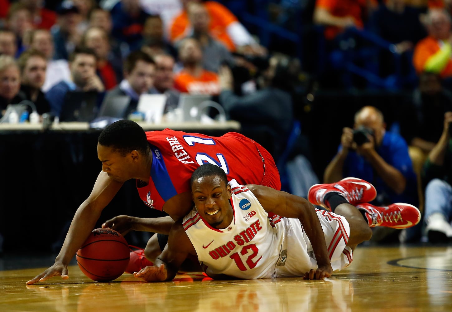 Dayton Flyers defeat the Ohio State Buckeyes in the second round of the 2014 NCAA Men's Basketball Tournament