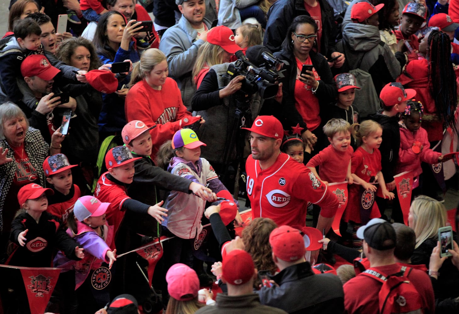 Cincinnati Reds Kids Day: Players walk red carpet