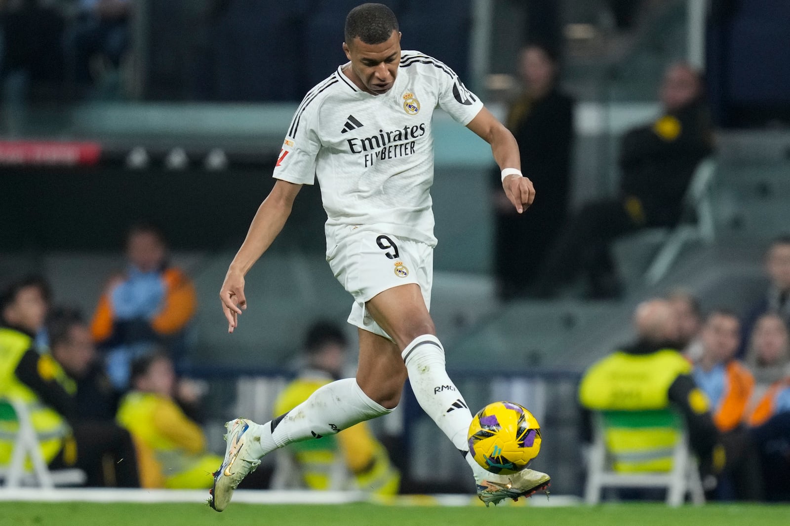 Real Madrid's Kylian Mbappe takes control of the ball during the Spanish La Liga soccer match between Real Madrid and Getafe at the Santiago Bernabeu Stadium in Madrid, Spain, Sunday, Dec. 1, 2024. (AP Photo/Bernat Armangue)