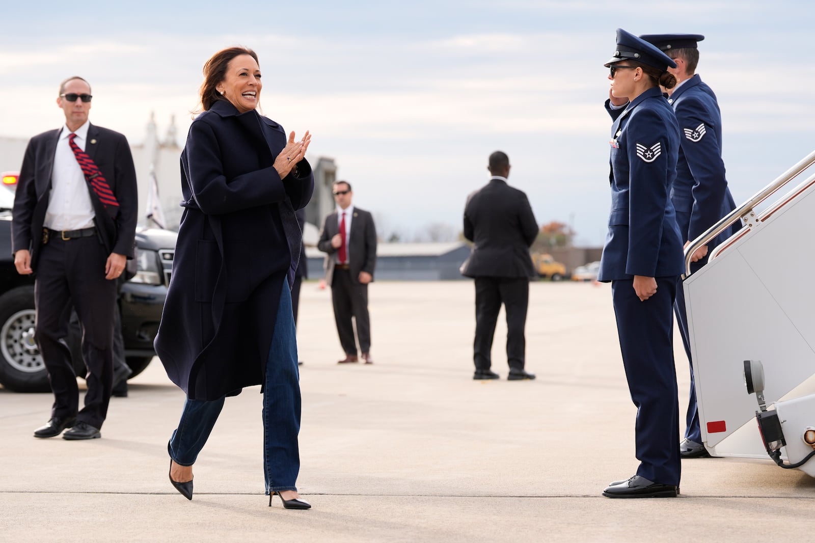 Democratic presidential nominee Vice President Kamala Harris walks to board Air Force Two as she departs Oakland County International Airport in Waterford Township, Mich., Sunday, Nov. 3, 2024, en route to Lansing, Mich. (AP Photo/Jacquelyn Martin, Pool)