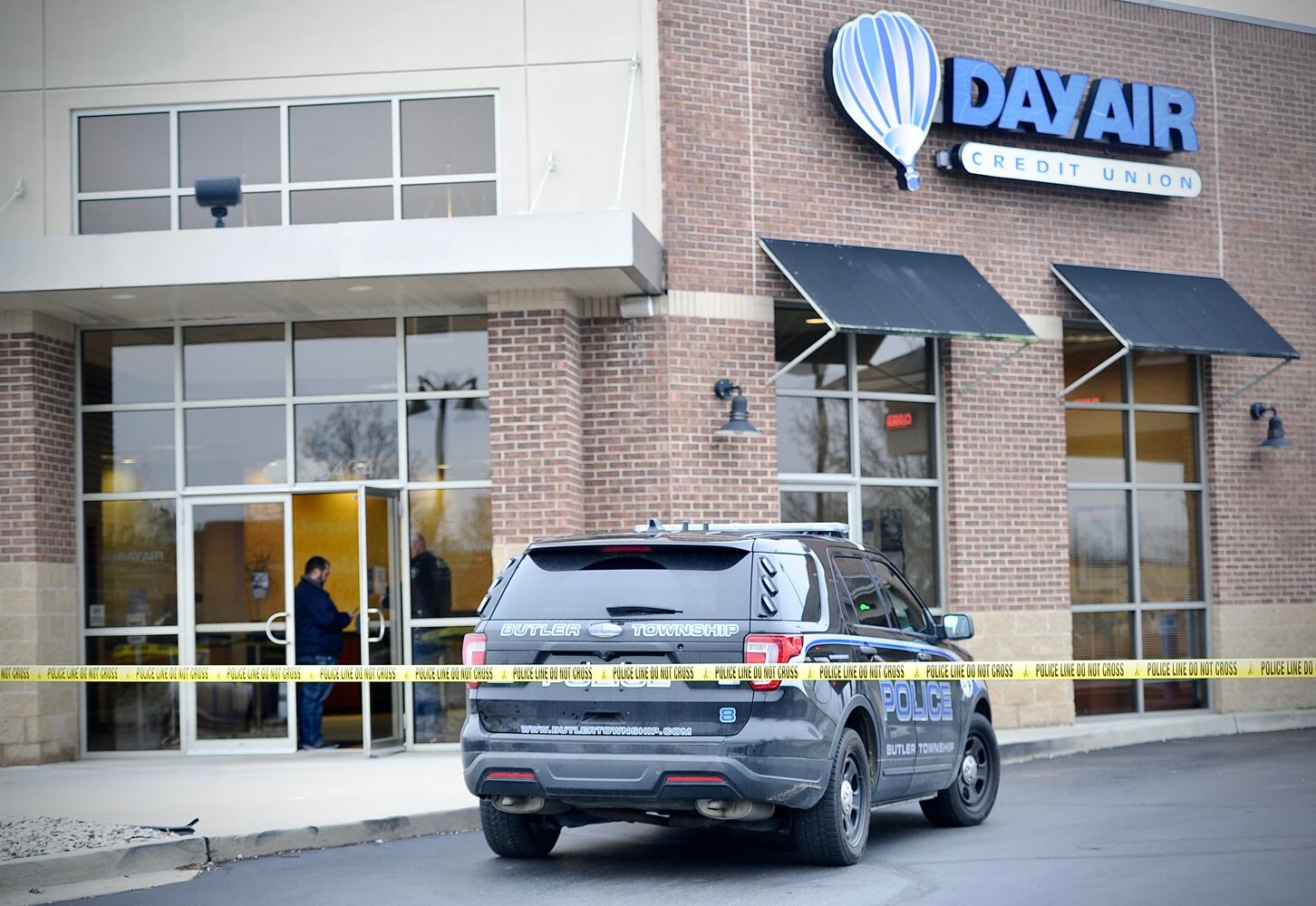 Day Air Credit Union was robbed on York Commons Boulevard in Butler Township Wednesday, December 29, 2021. MARSHALL GORBY\STAFF