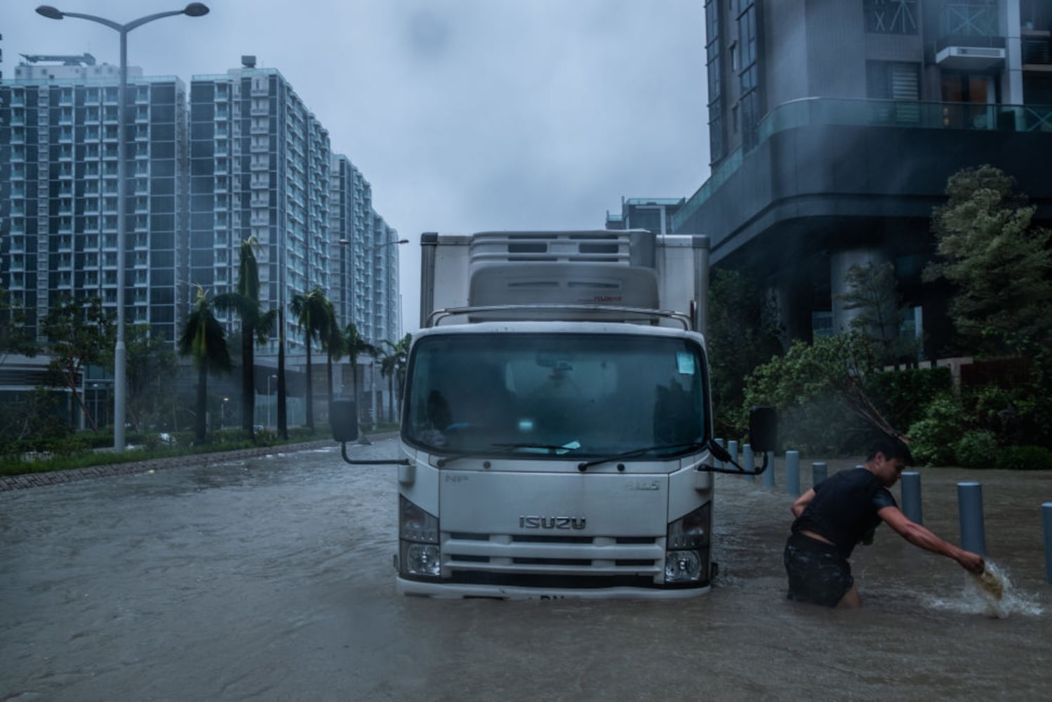 Photos: Typhoon Mangkhut batters southern China, Hong Kong, Philippines