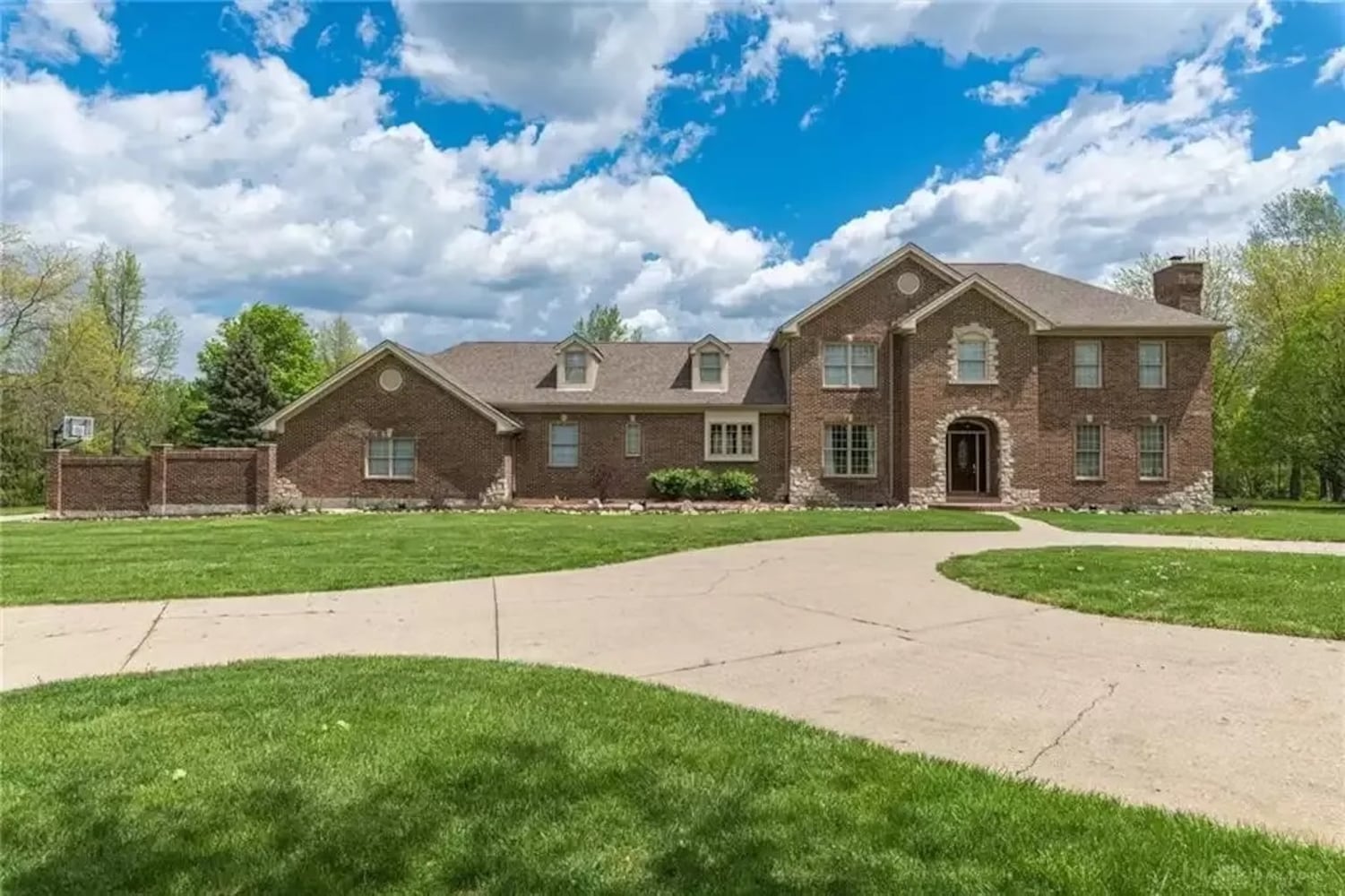 Nearly $1M luxury home on market near Centerville