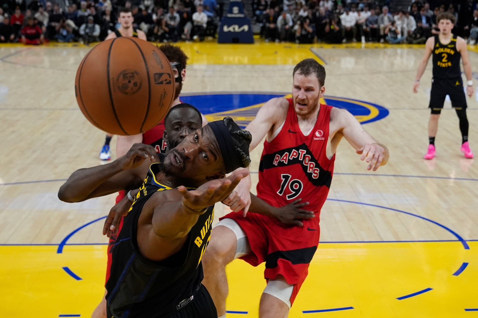 Golden State Warriors forward Jimmy Butler III, left, is unable to keep the ball inbound during the second half of an NBA basketball game against the Toronto Raptors, Thursday, March 20, 2025, in San Francisco. (AP Photo/Godofredo A. Vásquez)