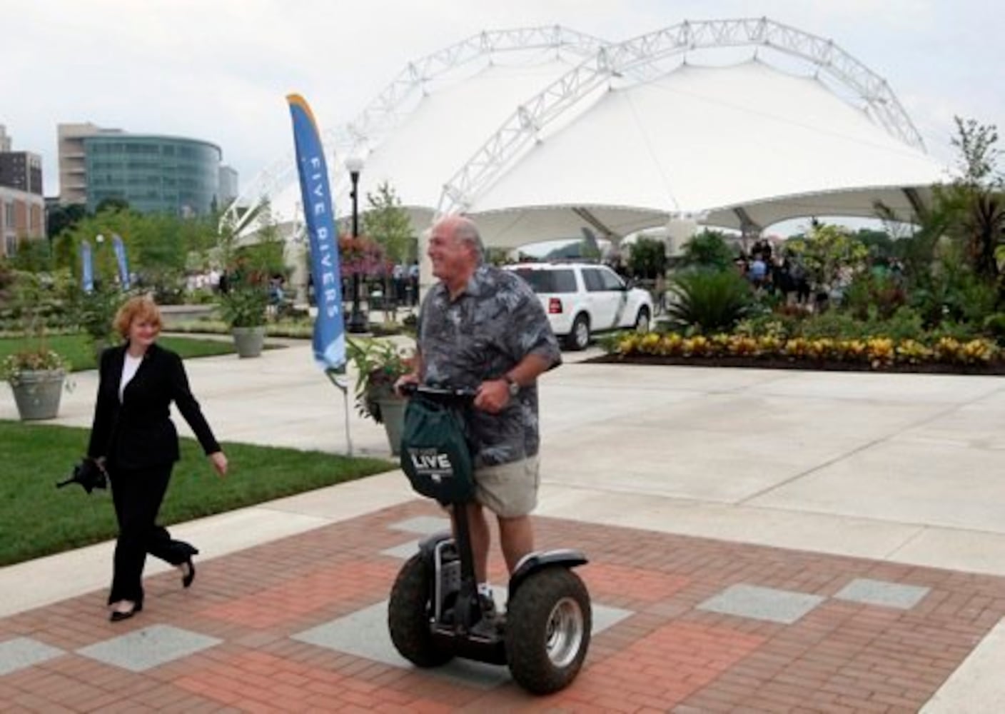 RiverScape MetroPark ribbon cutting ceremony