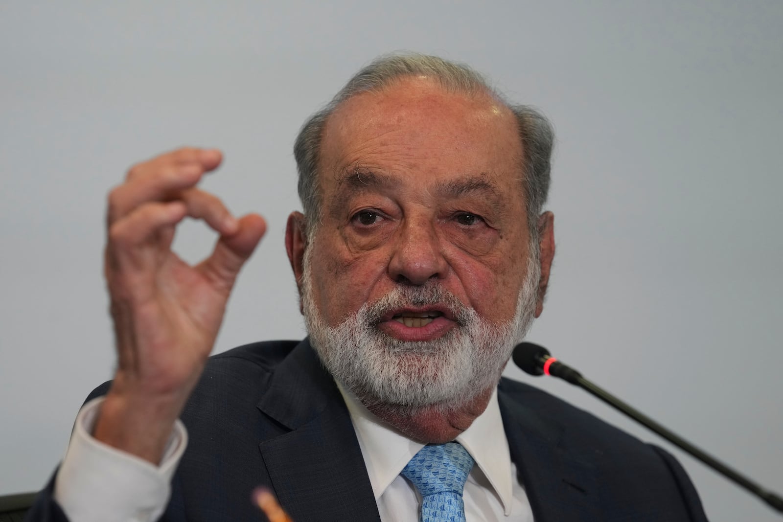 Mexican billionaire Carlos Slim gives a press conference in Mexico City, Monday, Feb. 10, 2025. (AP Photo/Marco Ugarte)