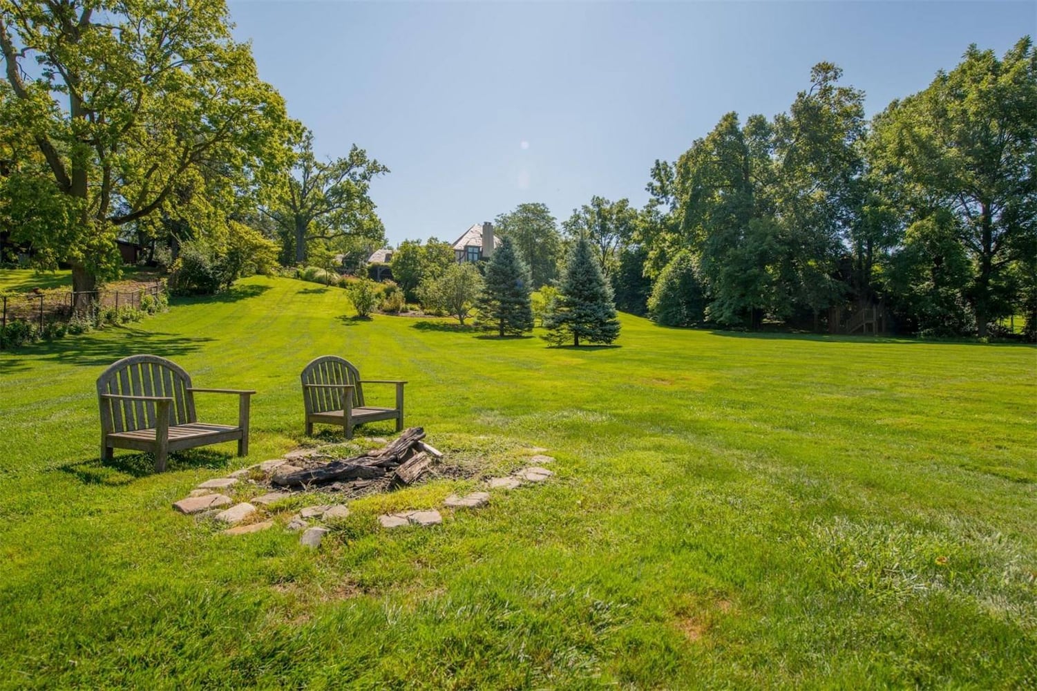 PHOTOS: Retail tycoon's former Ohio mansion up for sale