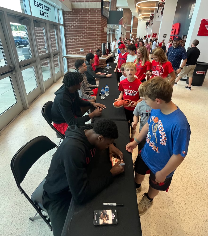 Dayton Flyers autograph session