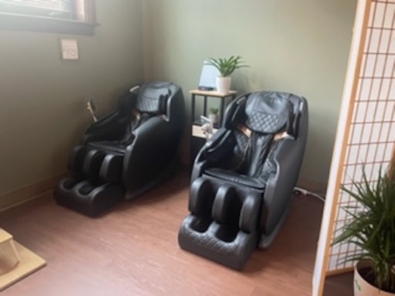 A spa room at Kinder Elementary helps staff members relax. The items were purchased through a grant. A similar room is available for students. Courtesy of Ali Masters.