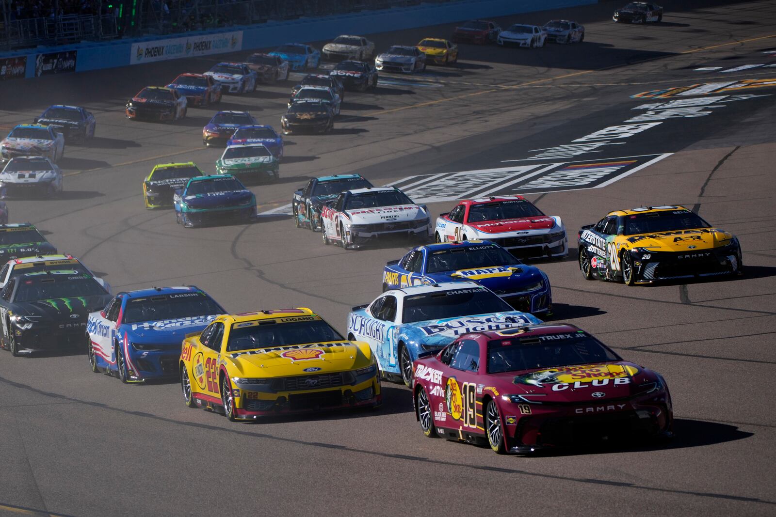 Cars race during a NASCAR Cup Series Championship auto race at Phoenix Raceway, Sunday, Nov. 10, 2024, in Avondale, Ariz. (AP Photo/John Locher)