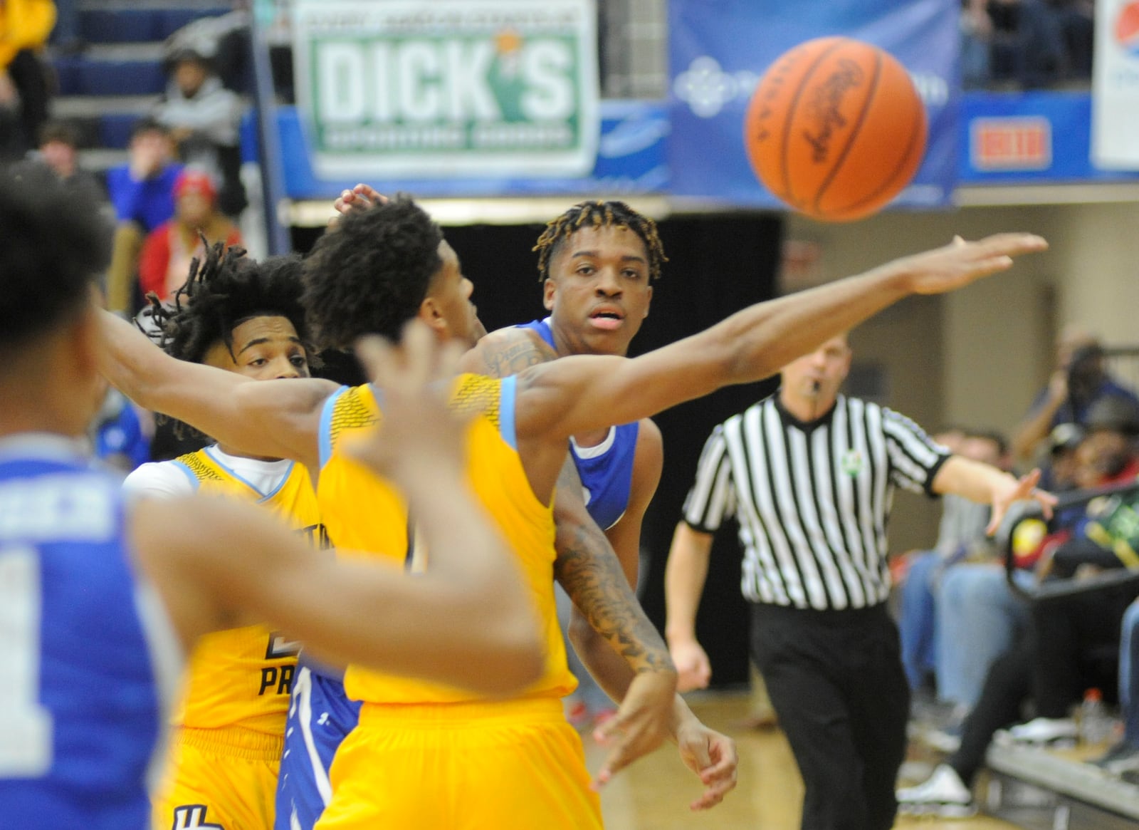 IMG Academy (Fla.) defeated Huntington Prep (W.Va.) 83-75 in Flyin’ Game 2 on Friday night. MARC PENDLETON / STAFF