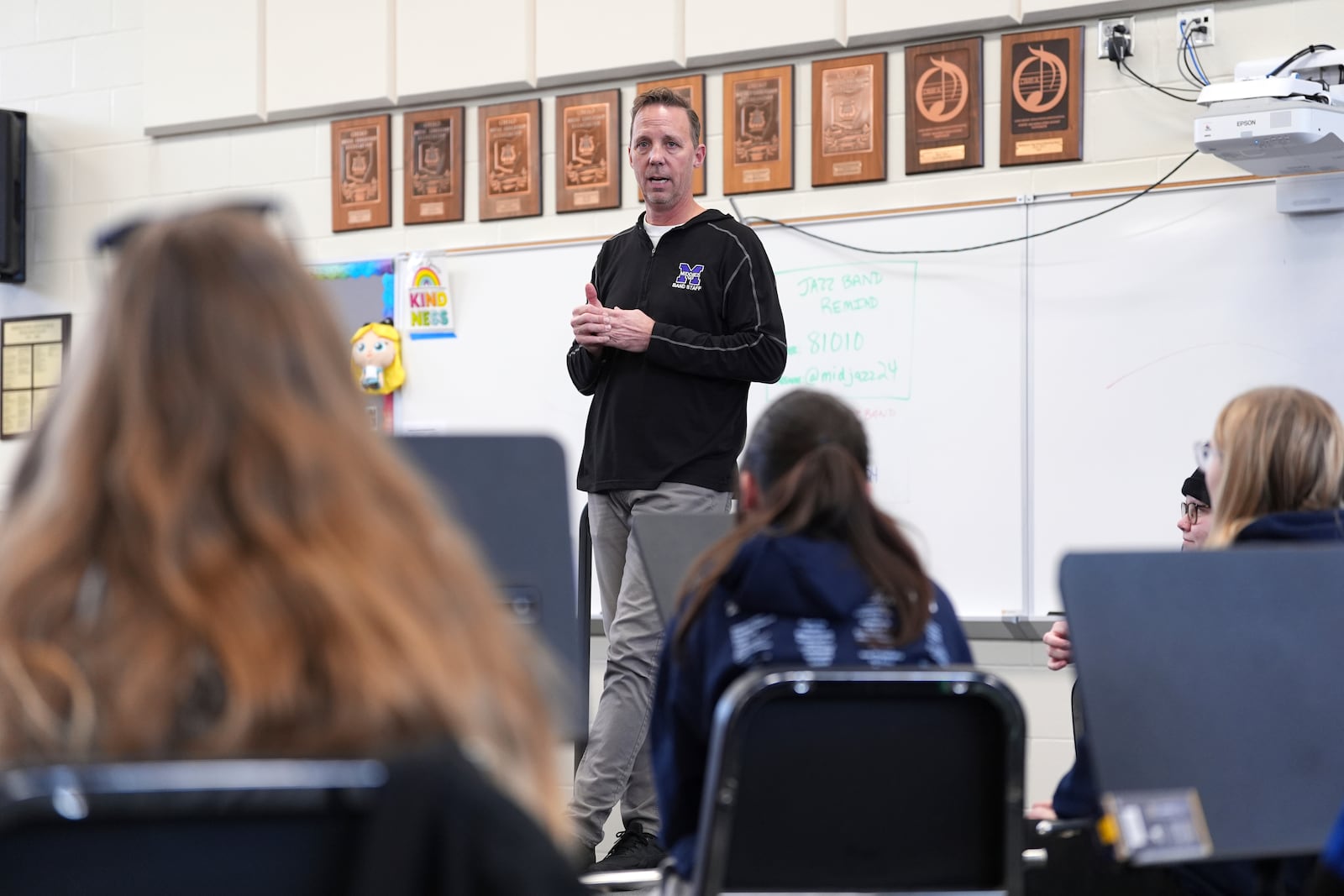 Middletown High School band director David Leisten addresses the marching band before practice, Tuesday, Jan. 14, 2025, in Middletown, Ohio. The band is set to participate in the inauguration of President-elect Donald Trump on Jan. 20. Middletown is the hometown of Vice President-elect JD Vance.(AP Photo/Kareem Elgazzar)