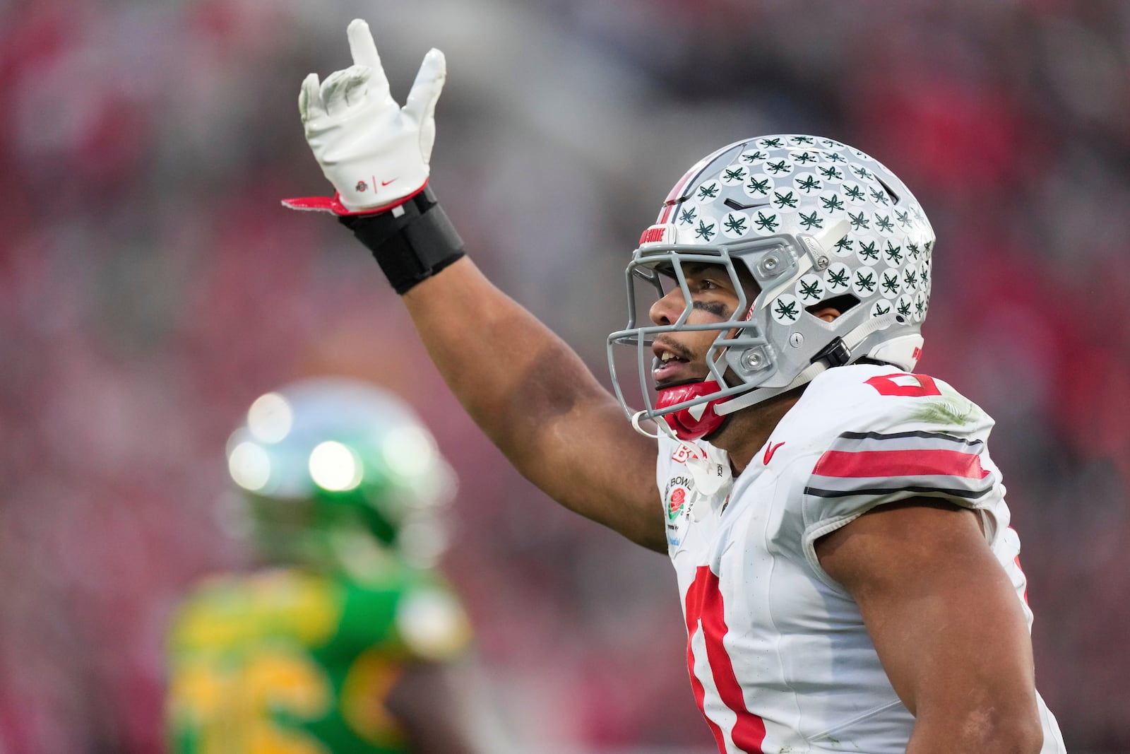 Ohio State linebacker Cody Simon (0) celebrates his sack against Oregon during the second half in the quarterfinals of the Rose Bowl College Football Playoff, Wednesday, Jan. 1, 2025, in Pasadena, Calif. (AP Photo/Mark J. Terrill)