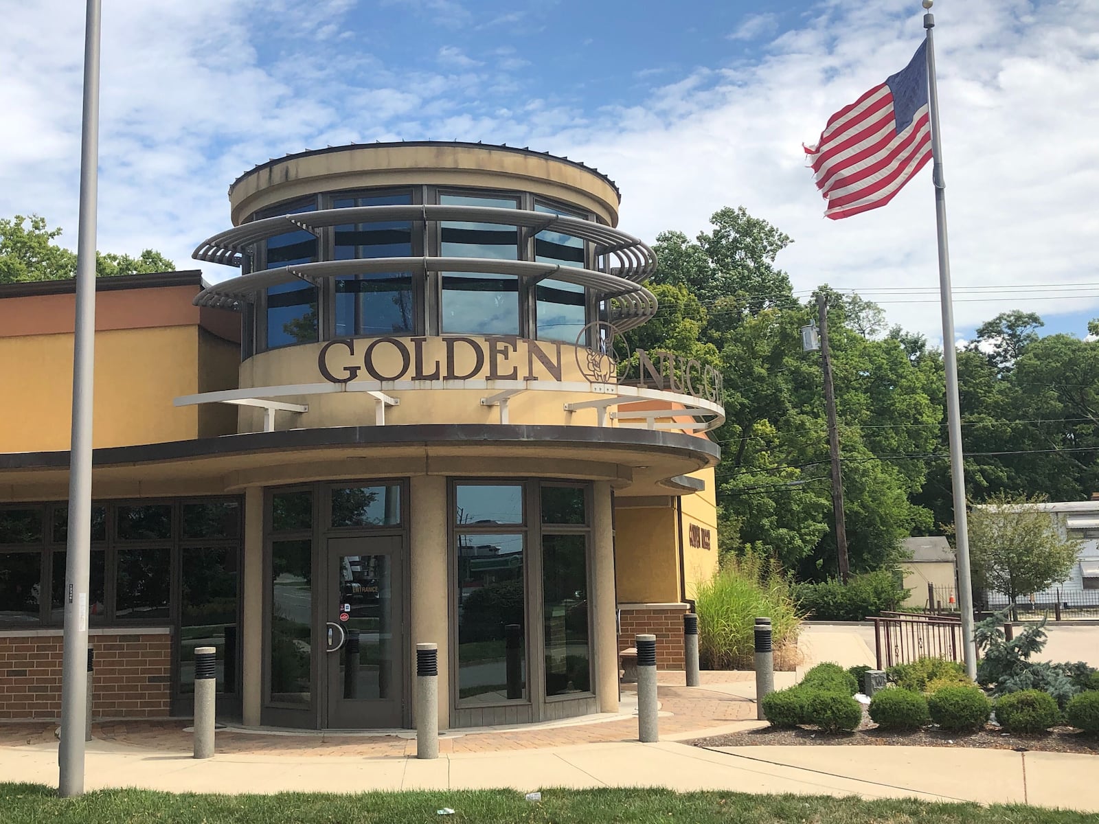 The popular Golden Nugget pancake house property on South Dixie Drive at West Dorothy Lane in Kettering is for sale for $1.5 million, although its owners say they want to downsize and relocate the restaurant. MARK FISHER/STAFF