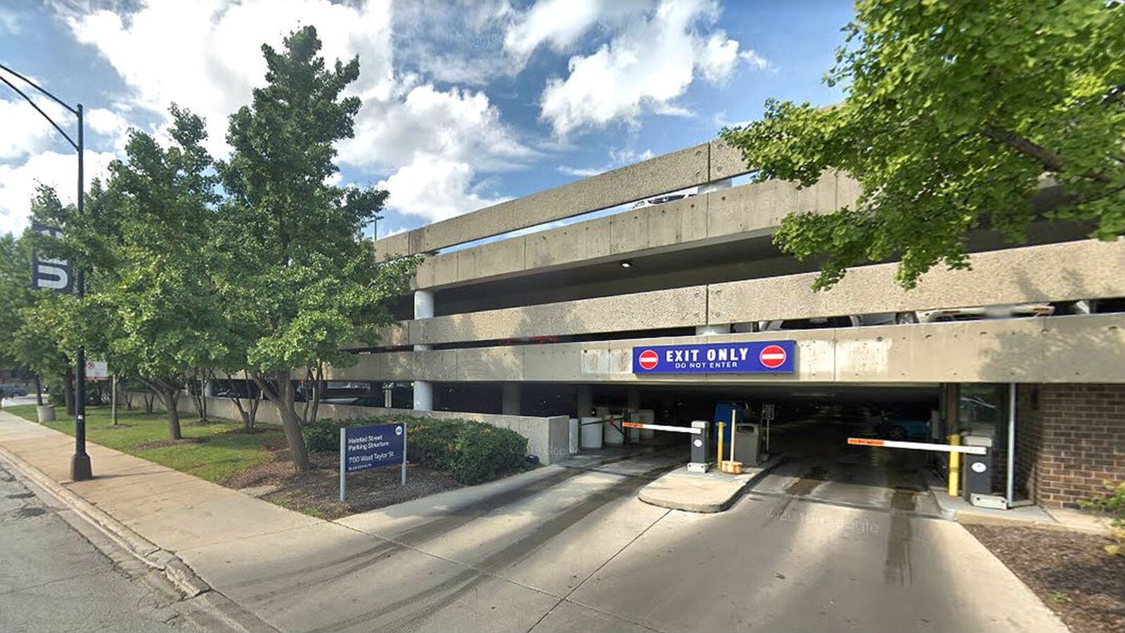 Pictured in an October 2018 Street View image is the University of Illinois at Chicago parking deck in which student Ruth George, 19, was slain Nov. 23, 2019. (Google)