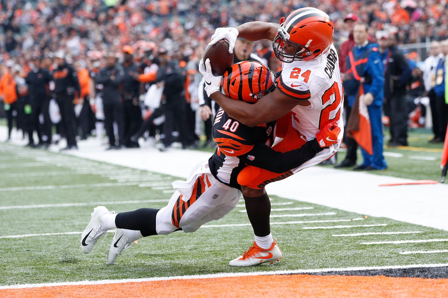 PHOTOS: Browns snap 25-game road losing streak with win over Bengals