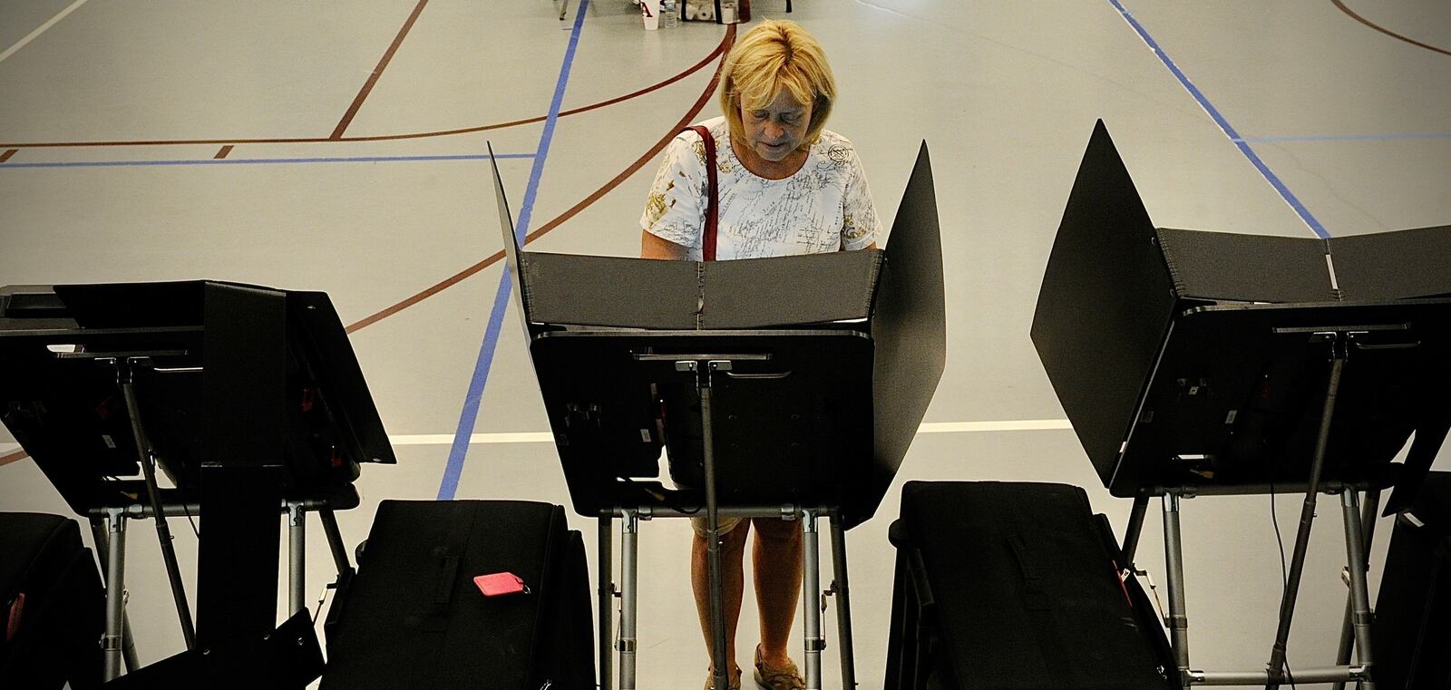 Kim Sease votes Tuesday, Aug. 2, 2022 at the Xenia Grace Chapel in Greene County. MARSHALL GORBY \STAFF