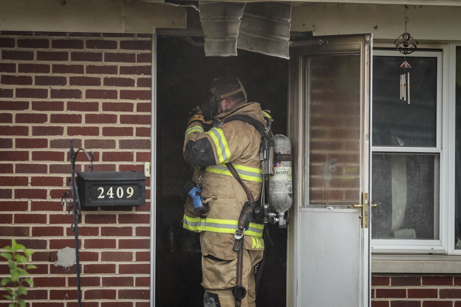 Residents escape, cat dies in Oneida Avenue house fire