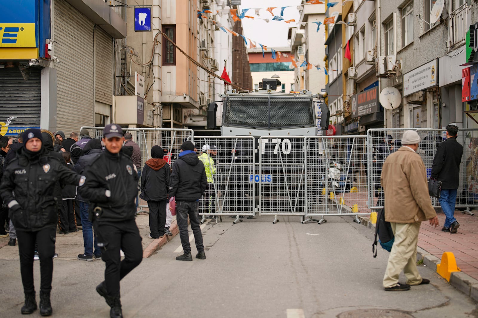 Police cordon off the roads leading to the Vatan Security Department, where Istanbul Mayor Ekrem Imamoglu is expected to be taken following his arrest in Istanbul, Turkey, on Wednesday, March 19, 2025. (AP Photo/Emrah Gurel)