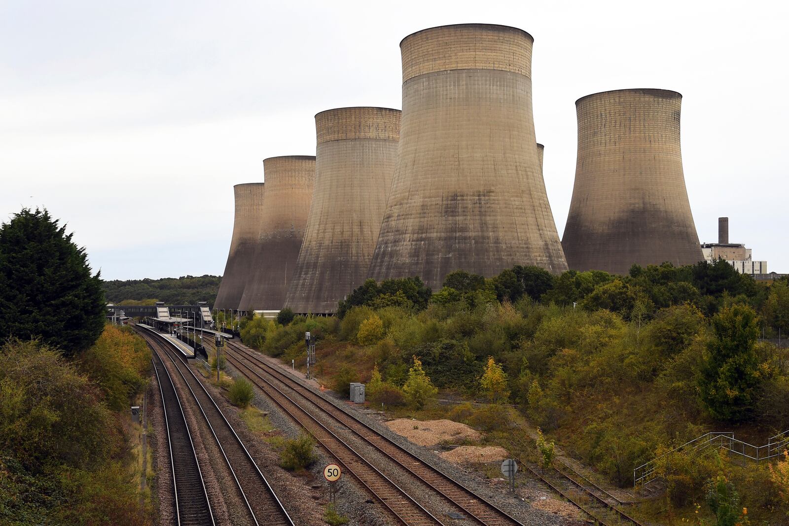 General view of Ratcliffe-on-Soar power station in Nottingham, England, Sunday, Sept. 29, 2024. The UK's last coal-fired power plant, Ratcliffe-on-Soar, will close, marking the end of coal-generated electricity in the nation that sparked the Industrial Revolution. (AP Photo/Rui Vieira)