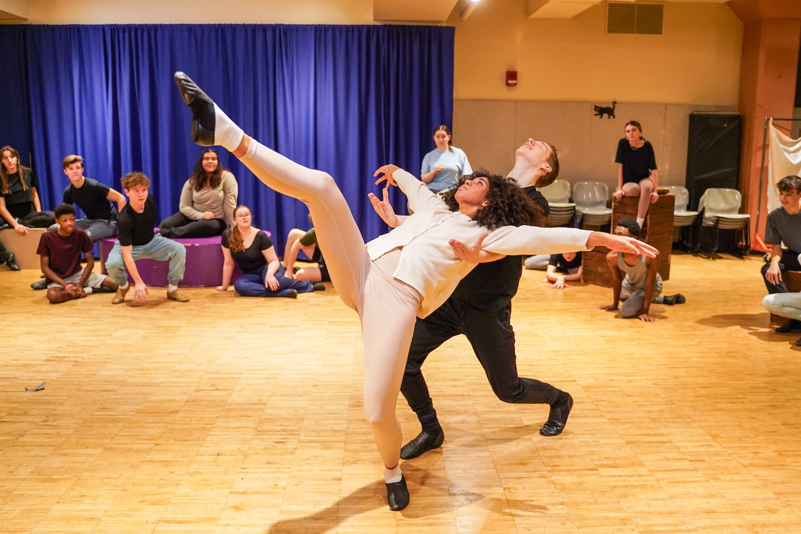 Aurora Copeland (Victoria) and Noah Rutkowski (Mistoffelees) share a magical moment. PHOTO BY MUSE MACHINE