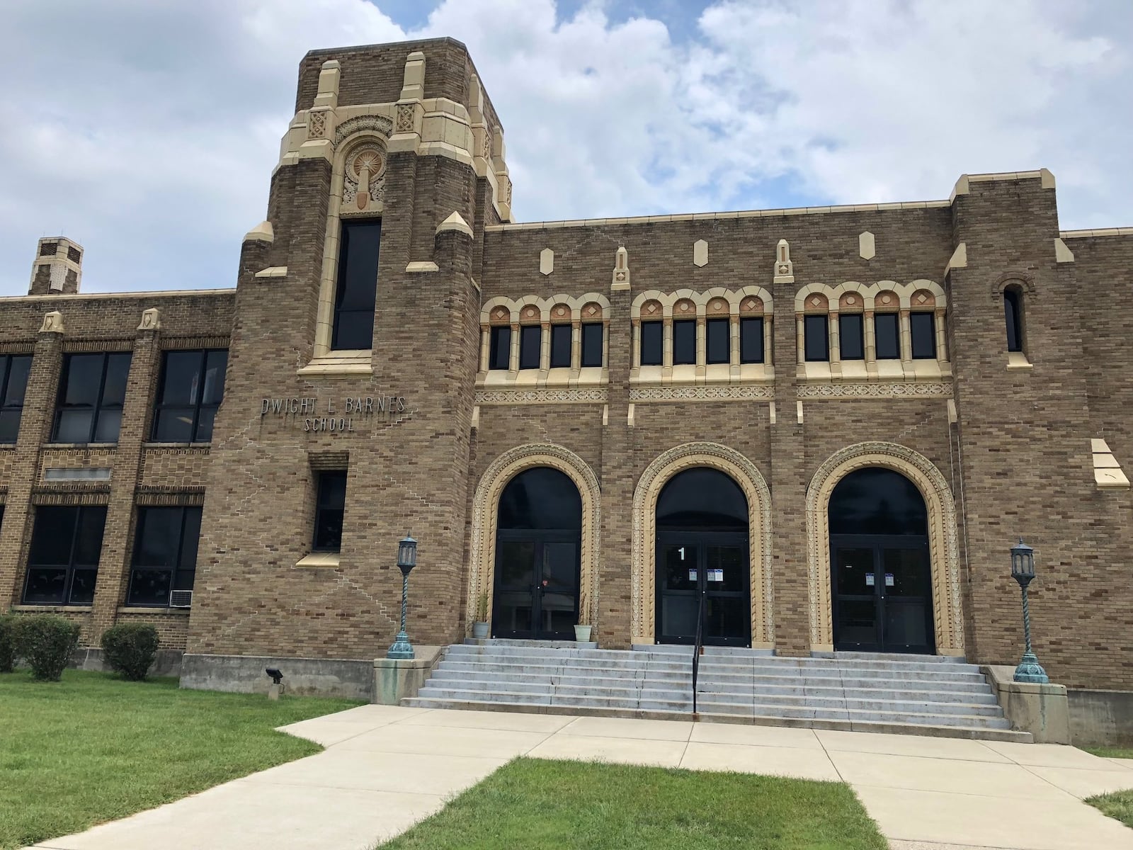 Kettering City Schools’ Barnes building, at 3750 Far Hills Avenue, will either face demolition or repurposing, district officials said in September 2018. Since its opening in 1929 it has served as the district’s high school, then as Dwight L. Barnes Junior High and then as home of Kettering’s school board and administrative offices. The building is now vacant. JEREMY P. KELLEY / STAFF