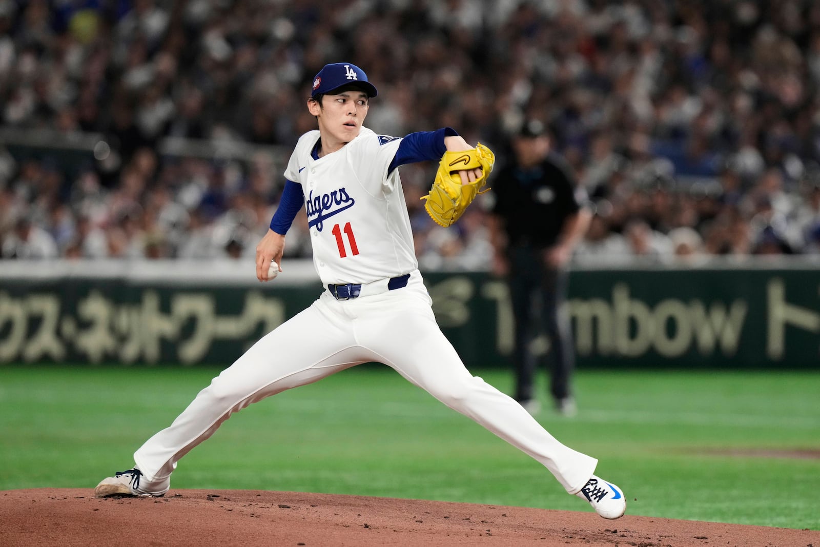 Los Angeles Dodgers' Roki Sasaki throws to the Chicago Cubs in the first inning of an MLB Tokyo Series baseball game in Tokyo, Japan, Wednesday, March 19, 2025. (AP Photo/Eugene Hoshiko)