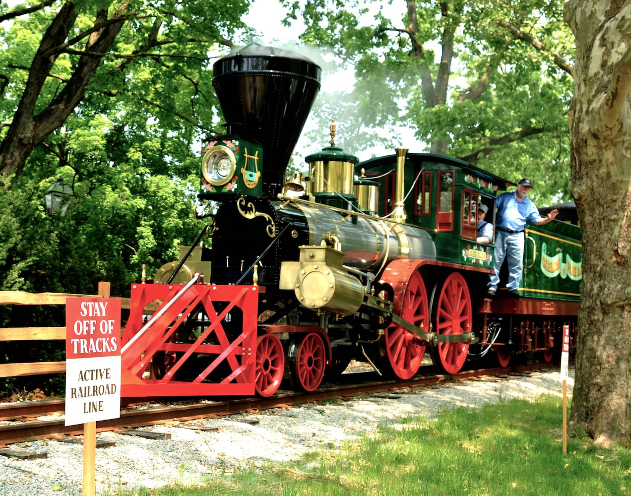 Did we spot you at Fleurs de Fete at Carillon Historical Park?