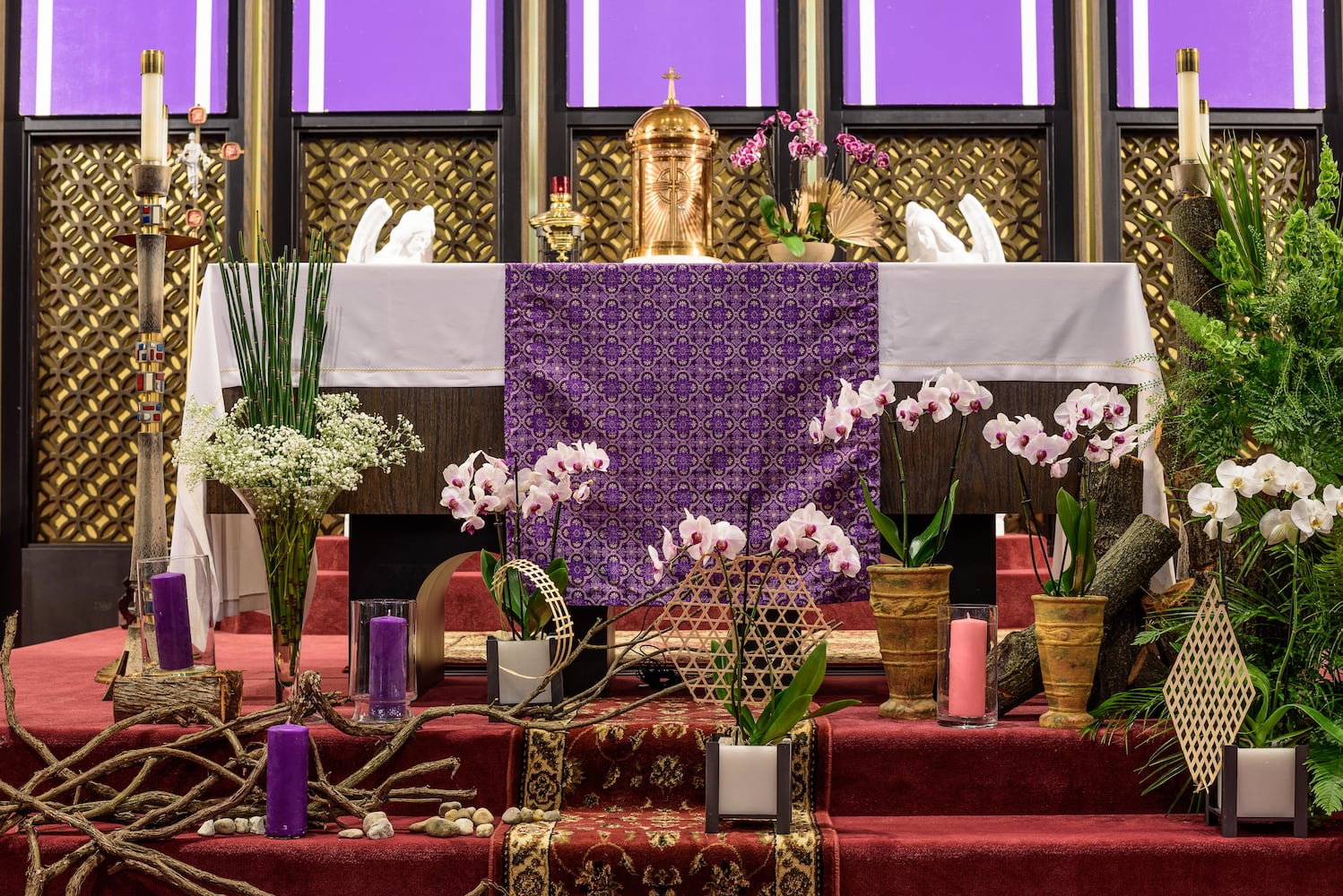 PHOTOS: A look inside Nhà Thờ Thánh Tâm (Sacred Heart Church) in downtown Dayton decorated for Christmas