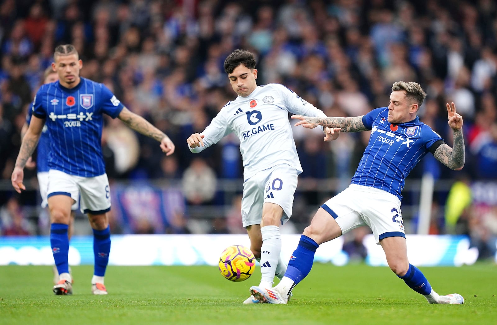 Leicester City's Facundo Buonanotte and Ipswich Town's Sammie Szmodics, right, battle for the ball during the English Premier League soccer match between Ipswich Town and Leicester City at Portman Road, Ipswich, England, Saturday Nov. 2, 2024. (Zac Goodwin/PA via AP)