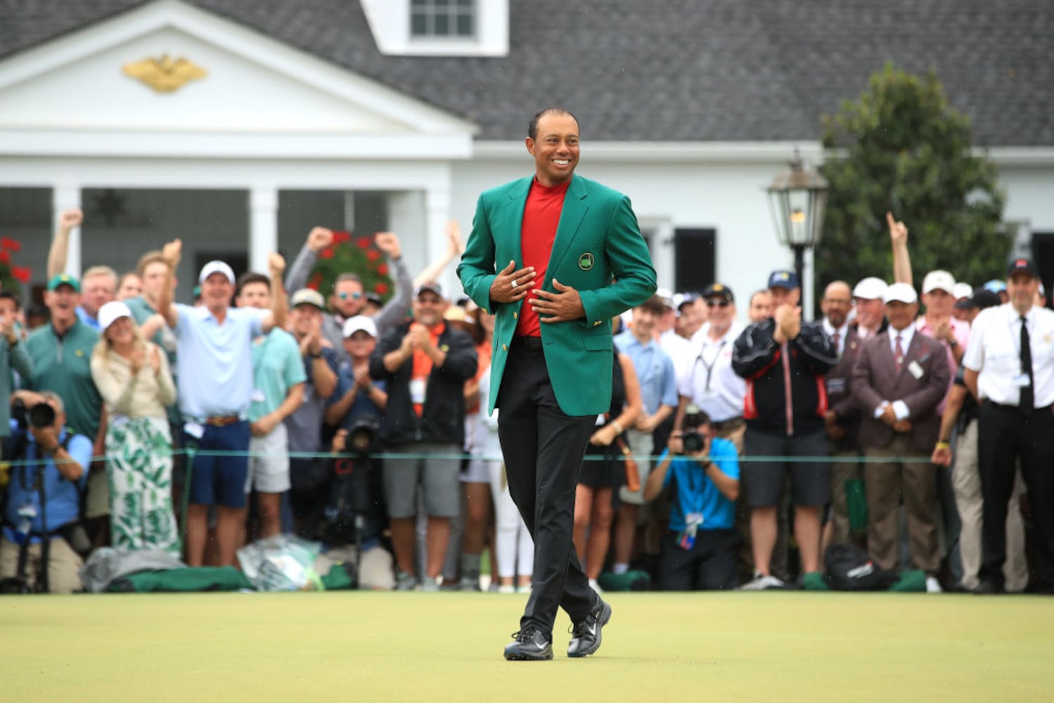 Photos: Tiger Woods makes comeback with 5th Masters win