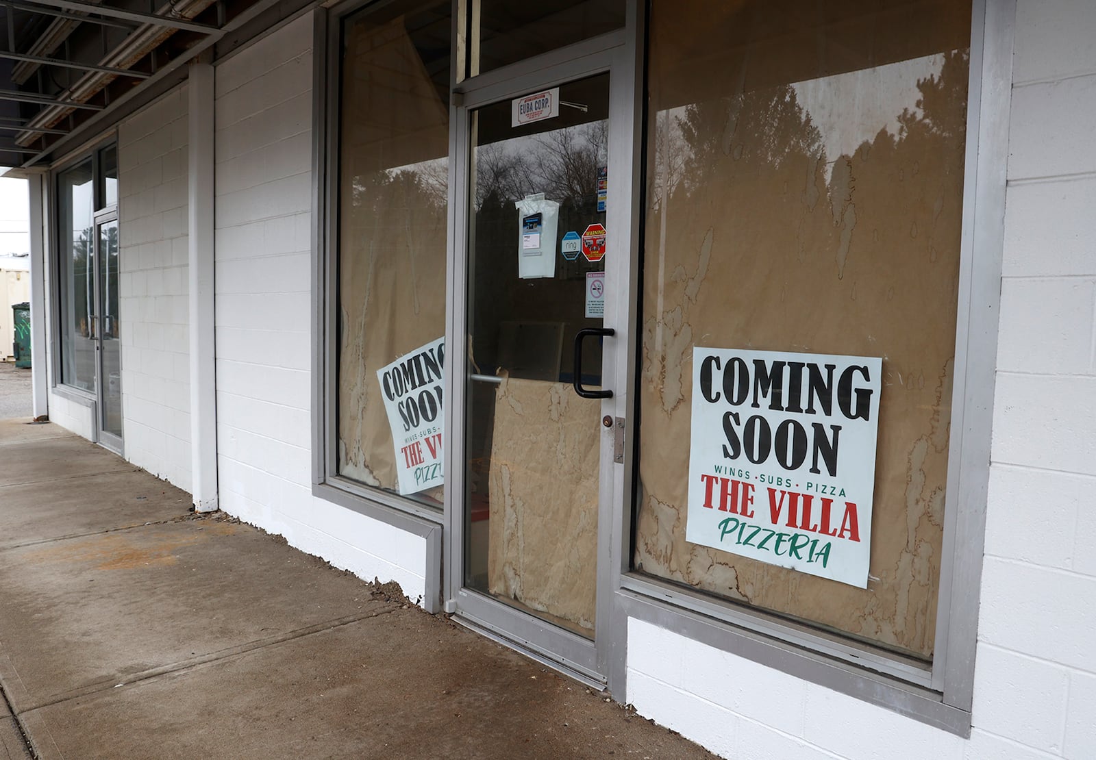 The Villa Pizzeria could be coming soon to the former Domino's Pizza location at the rear of the Northland Plaza Shopping Center at the intersection of Derr and Villa Roads. BILL LACKEY/STAFF