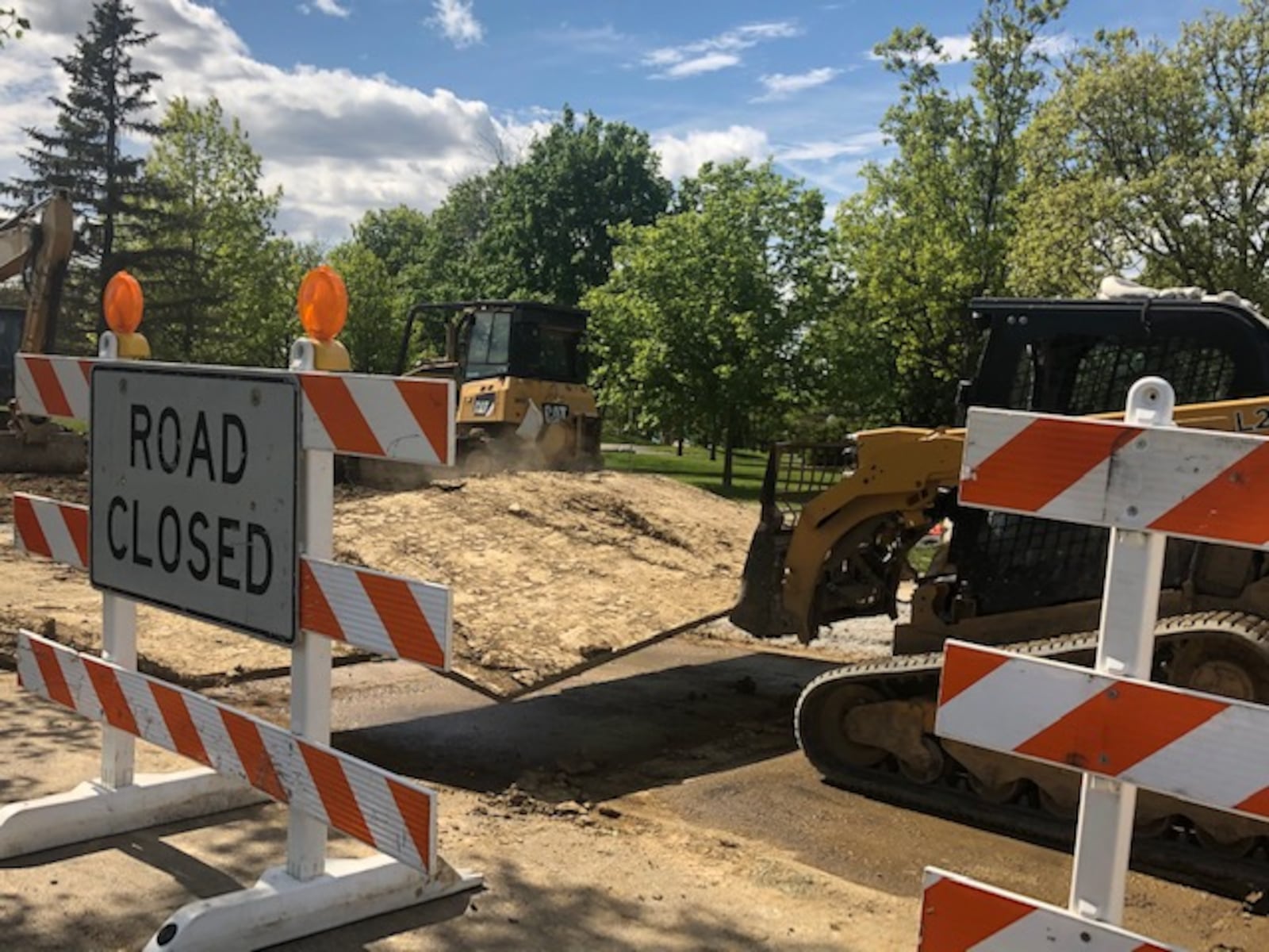 Earth moving equipment is part of CenterPoint Energy’s replacement of 20-inch transmission pipelines. NICK BLIZZARD/STAFF