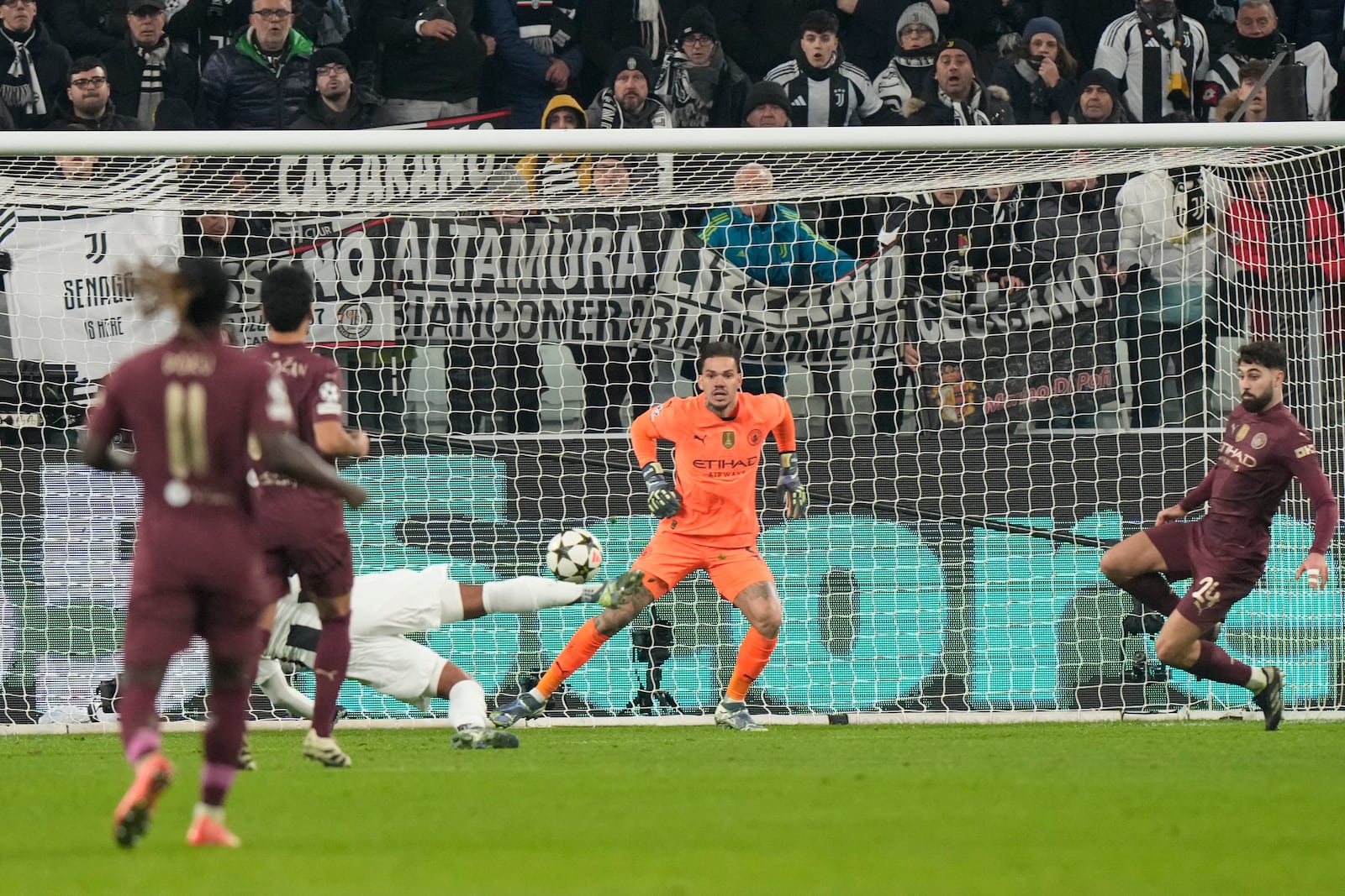 Juventus' Weston McKennie, bottom, scores his side's second goal during the Champions League, opening phase soccer match between Juventus and Manchester City at the Allianz stadium in Turin, Italy, Tuesday, Wednesday, Dec.11, 2024. (AP Photo/Luca Bruno)