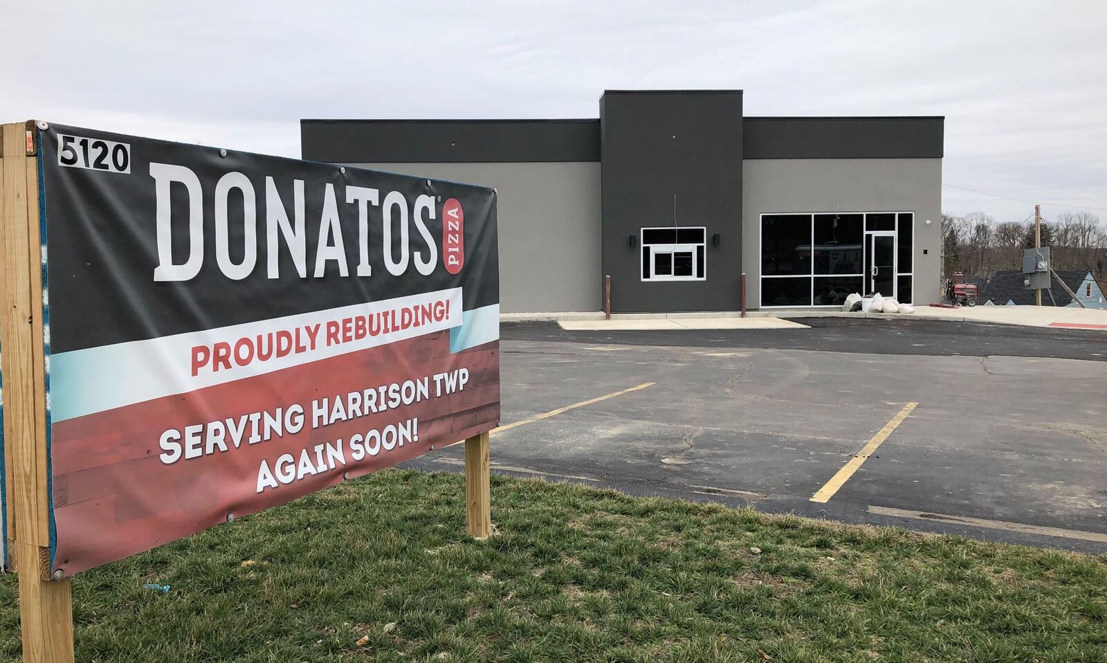 This new Donatos Pizza is gearing up to open in late March or early April 2020, replacing the Donatos that was destroyed by the Memorial Day tornadoes of 2019.