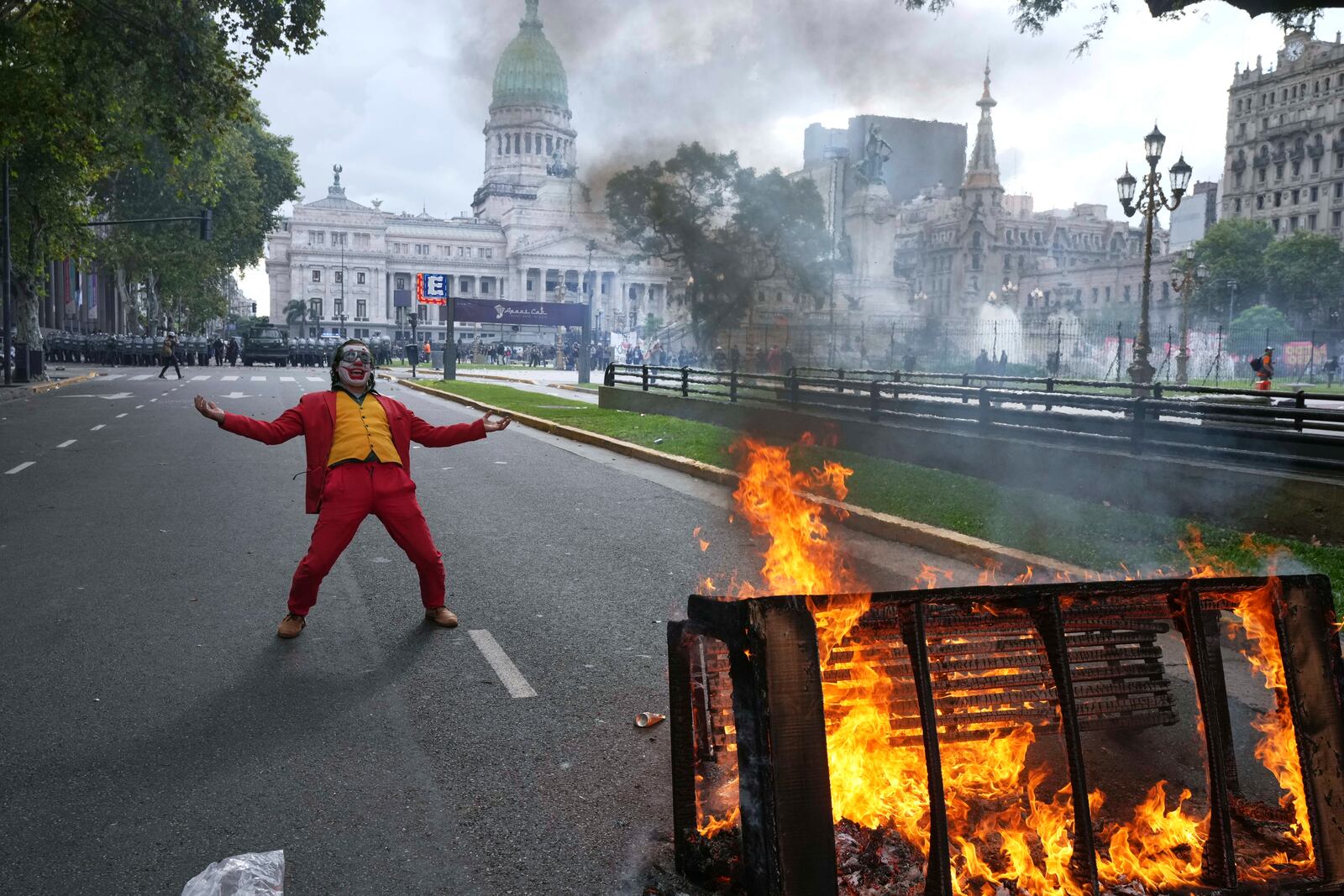 A protester in a Joker costume takes part in a demonstration by soccer fans and retirees demanding higher pensions and opposing austerity measures implemented by Javier Milei's government in Buenos Aires, Argentina, Wednesday, March 12, 2025. (AP Photo/Rodrigo Abd)