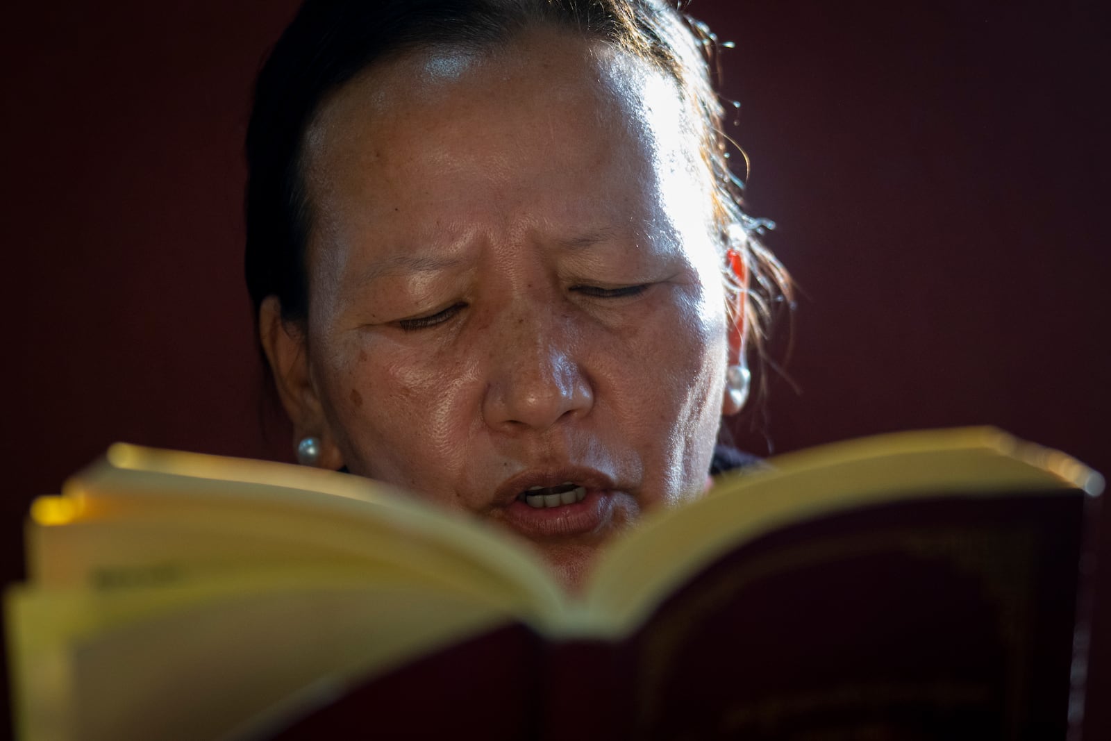 A Tibetan woman offers a prayer in the remembrance of those who lost their lives in the recent earthquake, at a Tibetan camp in Lalitpur, Nepal, on Wednesday, Jan. 8, 2025. (AP Photo/Niranjan Shrestha)