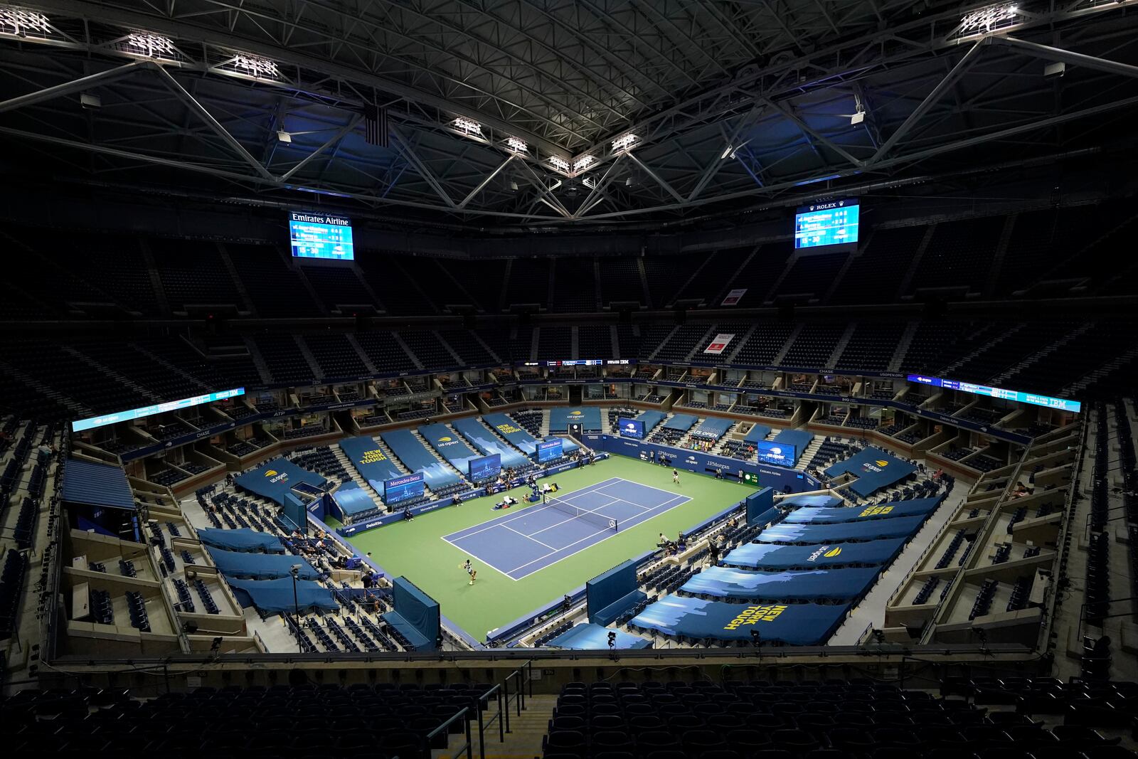 Felix Auger-Aliassime, of Canada, left, returns a shot to Andy Murray, of Great Britain, during the third round of the U.S. Open tennis championships, Thursday, Sept. 3, 2020, in New York. (AP Photo/Frank Franklin II)