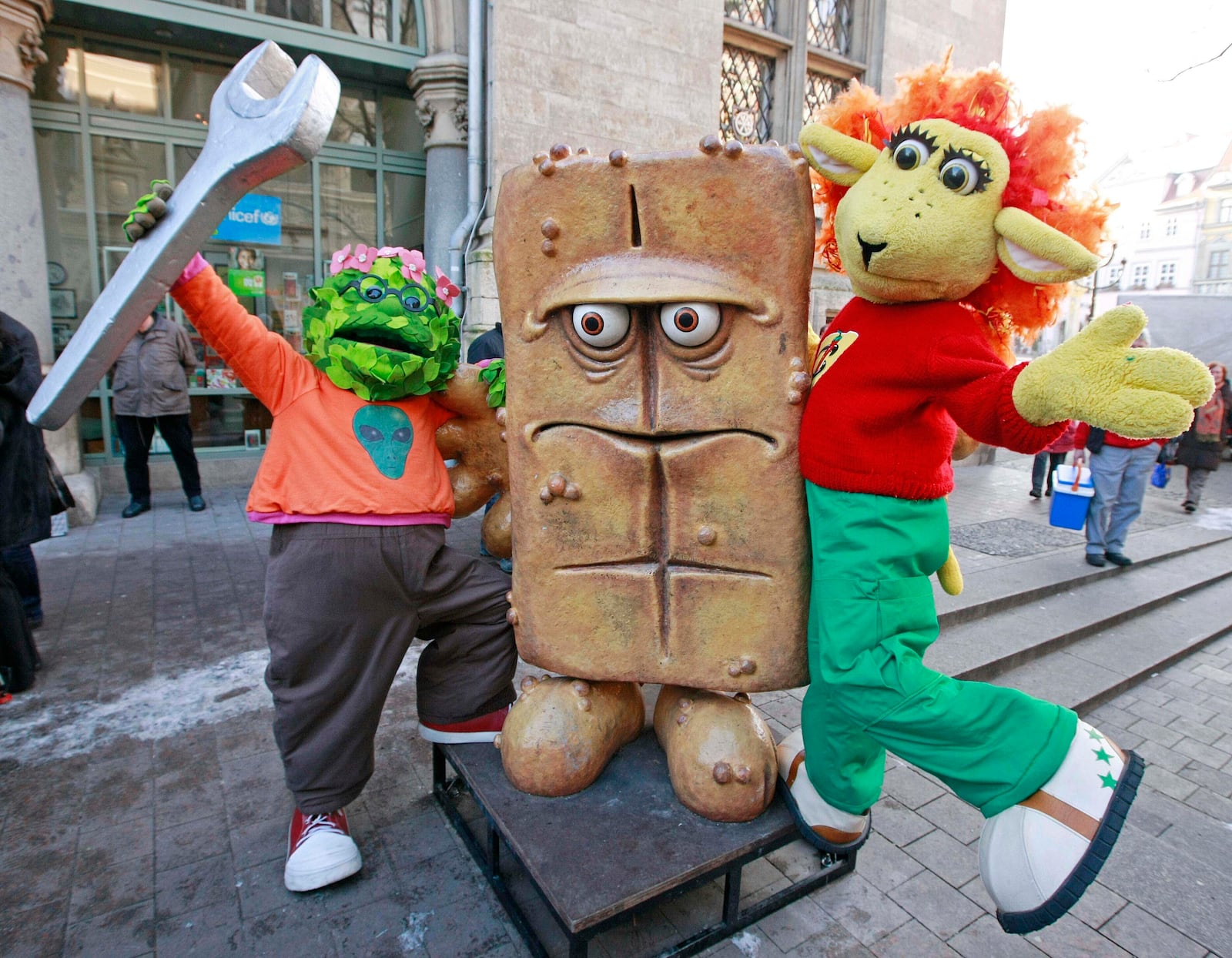 FILE - The puppet characters on the German children's television channel 'Kika' 'Briegel der Busch', left, and 'Chilie das Schaf', right, present the statue "Bernd das Brot" at his regular place in front of the City hall in Erfurt, Germany, Wednesday, Feb. 4, 2009. (AP Photo/Jens Meyer, File)