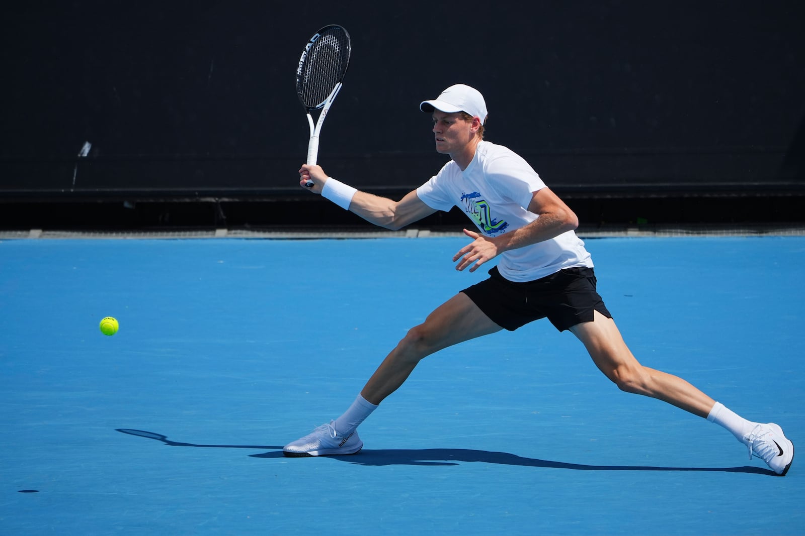 Italy's Jannik Sinner plays a forehand return during a practice session ahead of the Australian Open tennis championship in Melbourne, Australia, Friday, Jan. 10, 2025. (AP Photo/Vincent Thian)