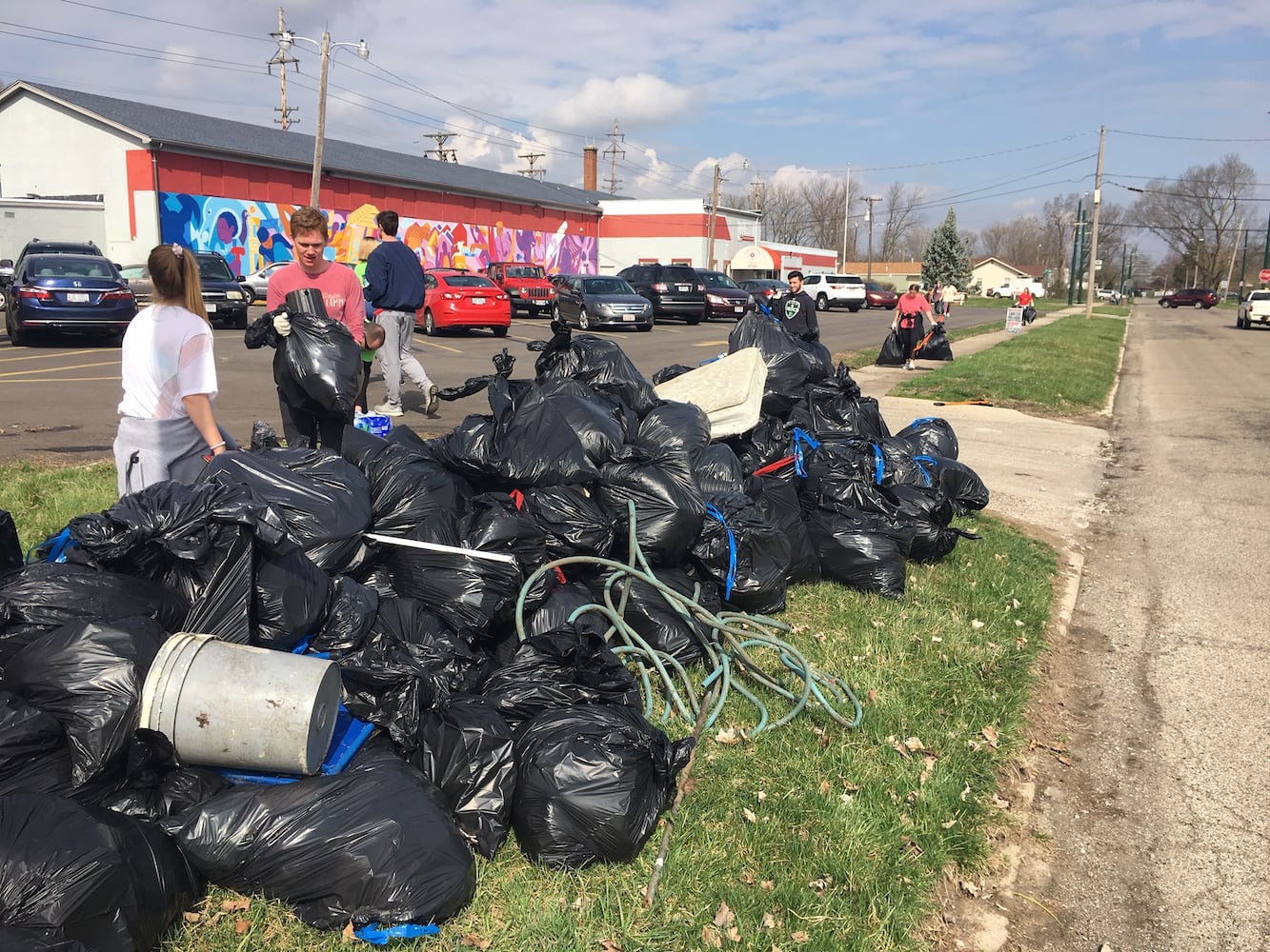 Volunteers Piling up garbage