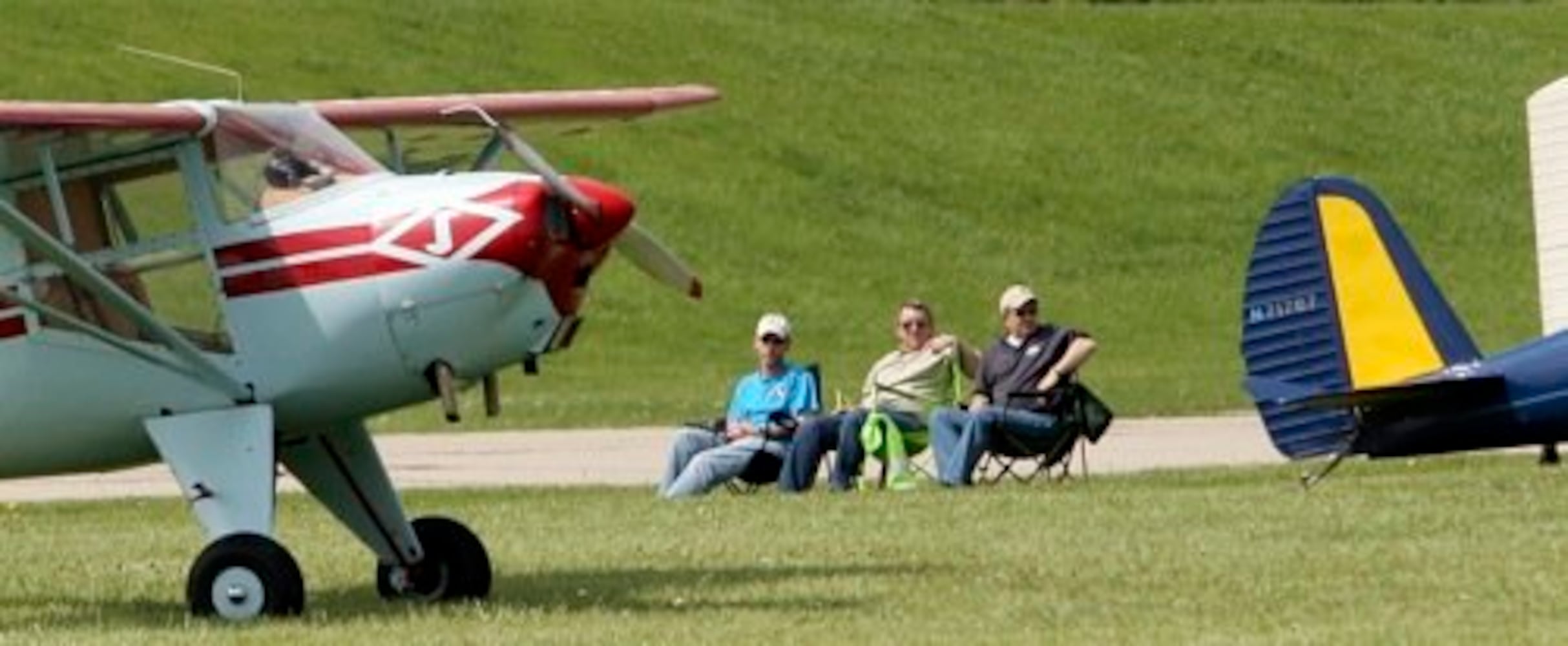 Aircraft fly-in at Moraine Airpark