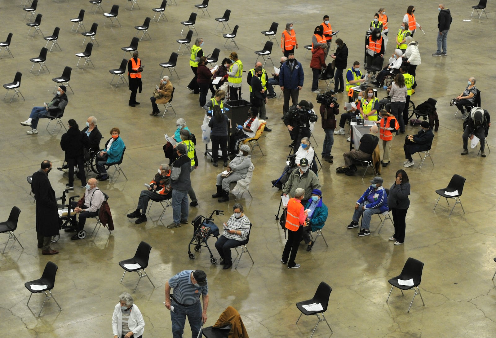 Hundreds of people arrived at the Dayton Convention Center Wednesday morning, Jan. 20, 2021, for the COVID-19 vaccination. MARSHALL GORBY\STAFF